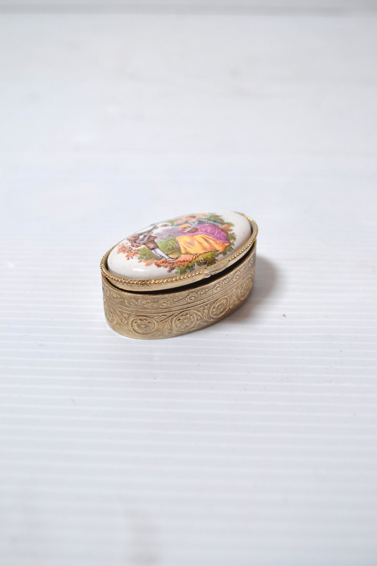 Pilulier en porcelaine