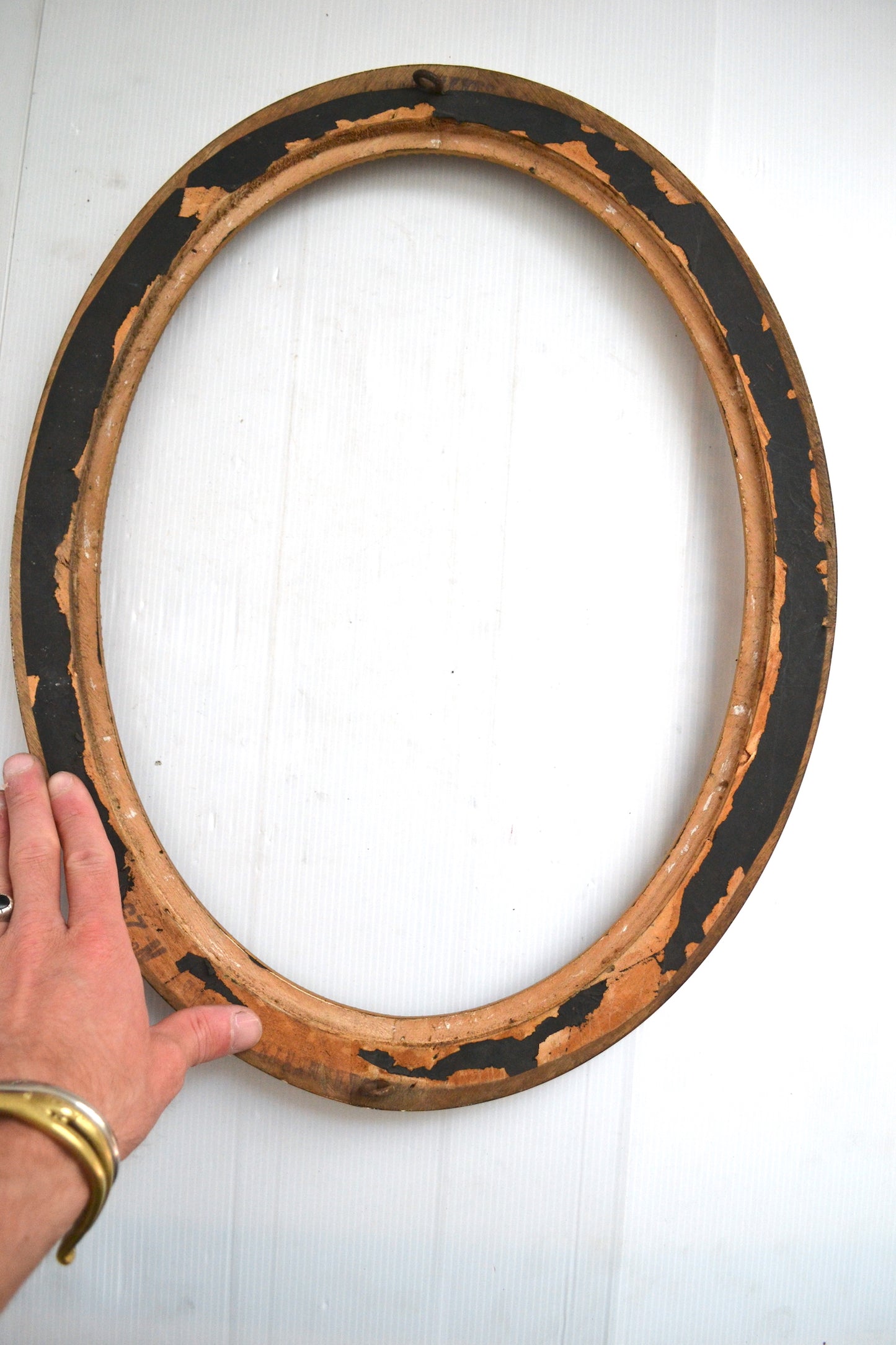 Cadre oval en bois doré
