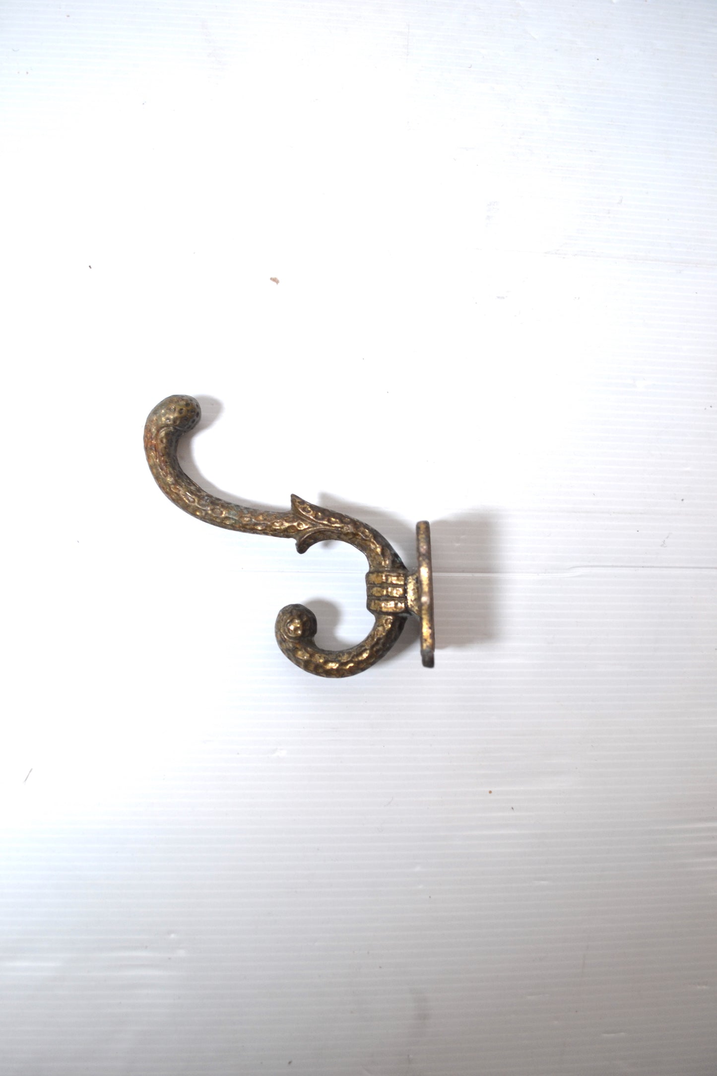 Ancienne patère dorée