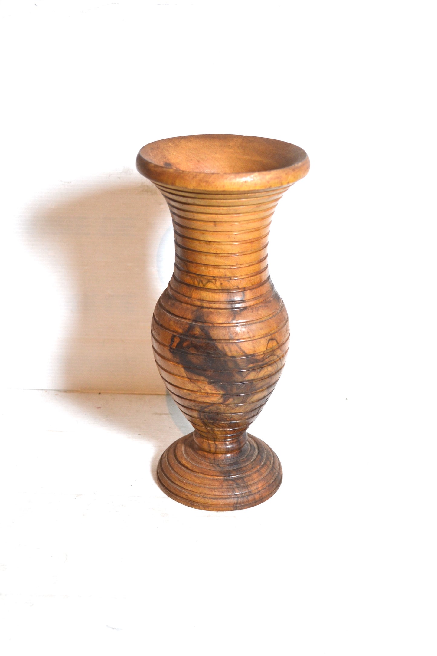 Vase en bois