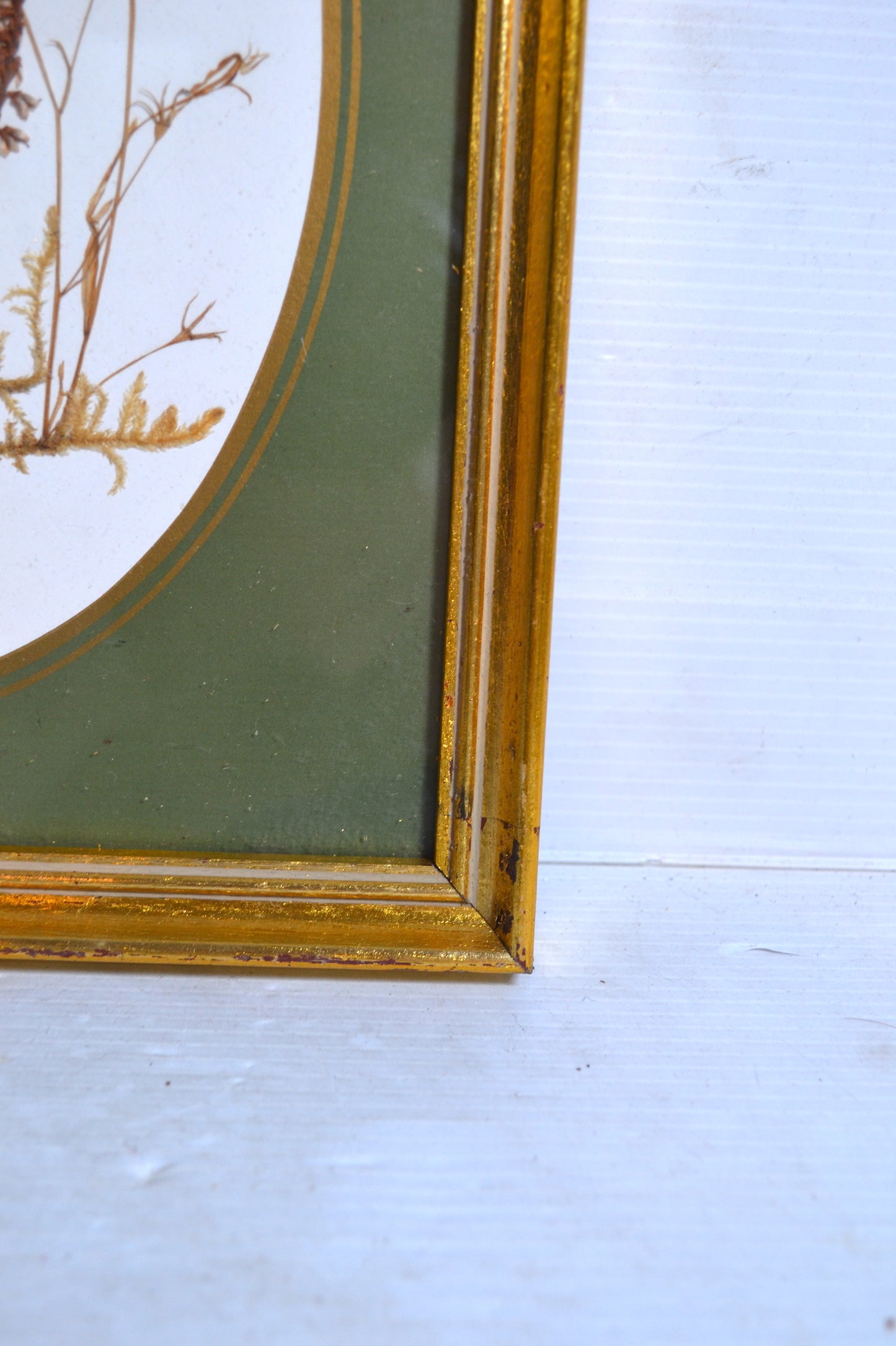 Cadre de fleurs séchées doré