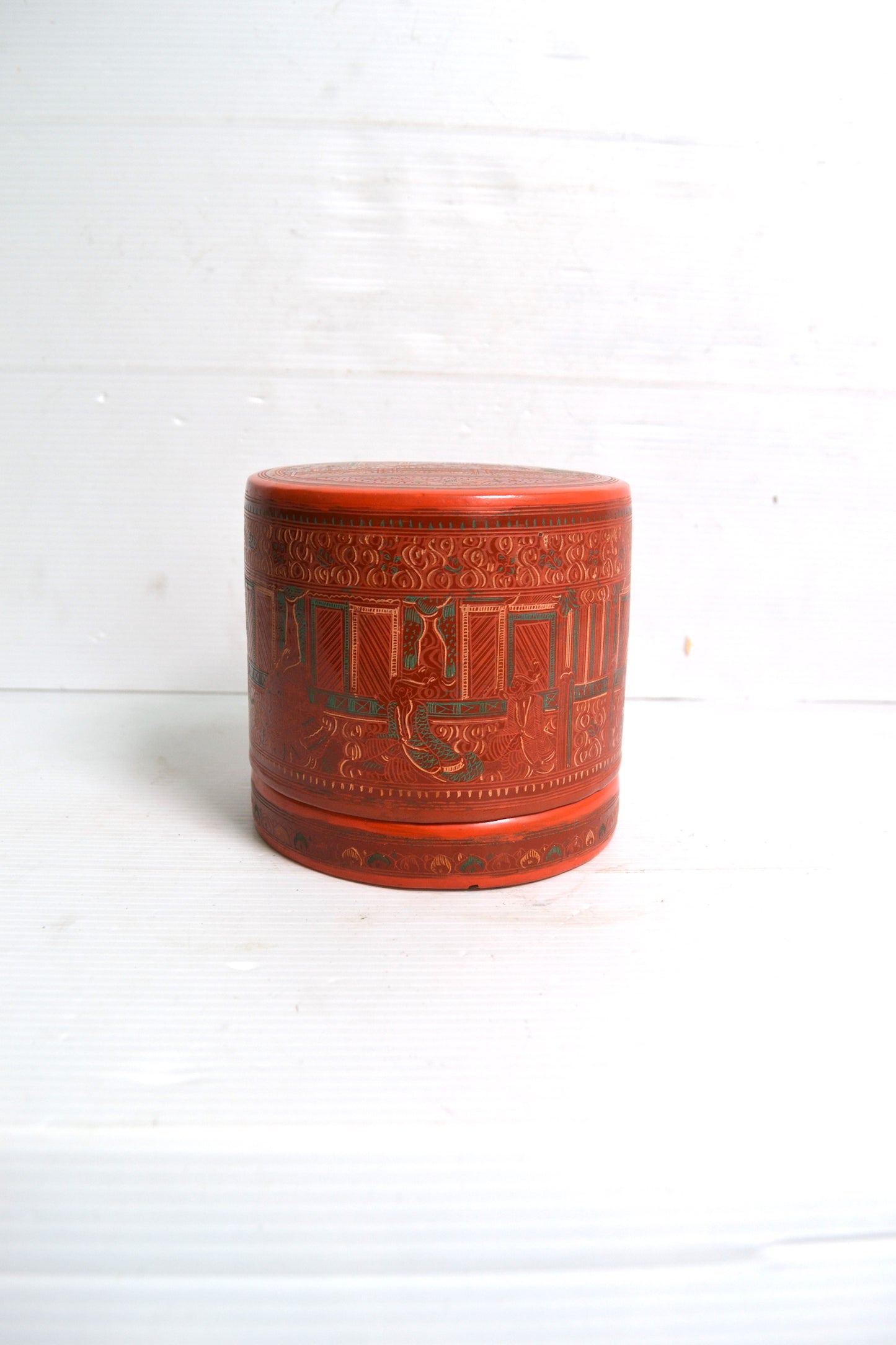 Boîte asiatique en bois laqué