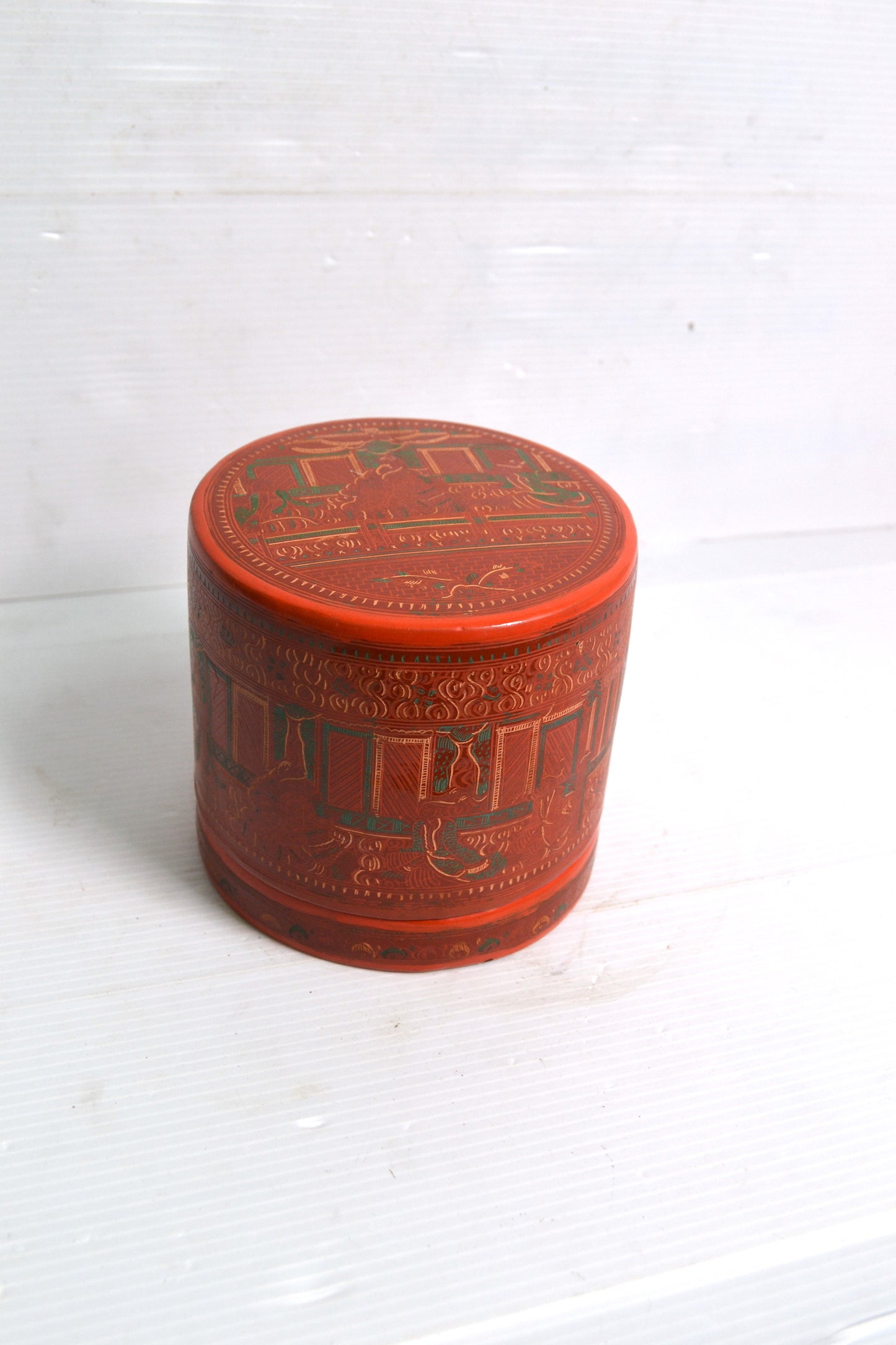 Boîte asiatique en bois laqué