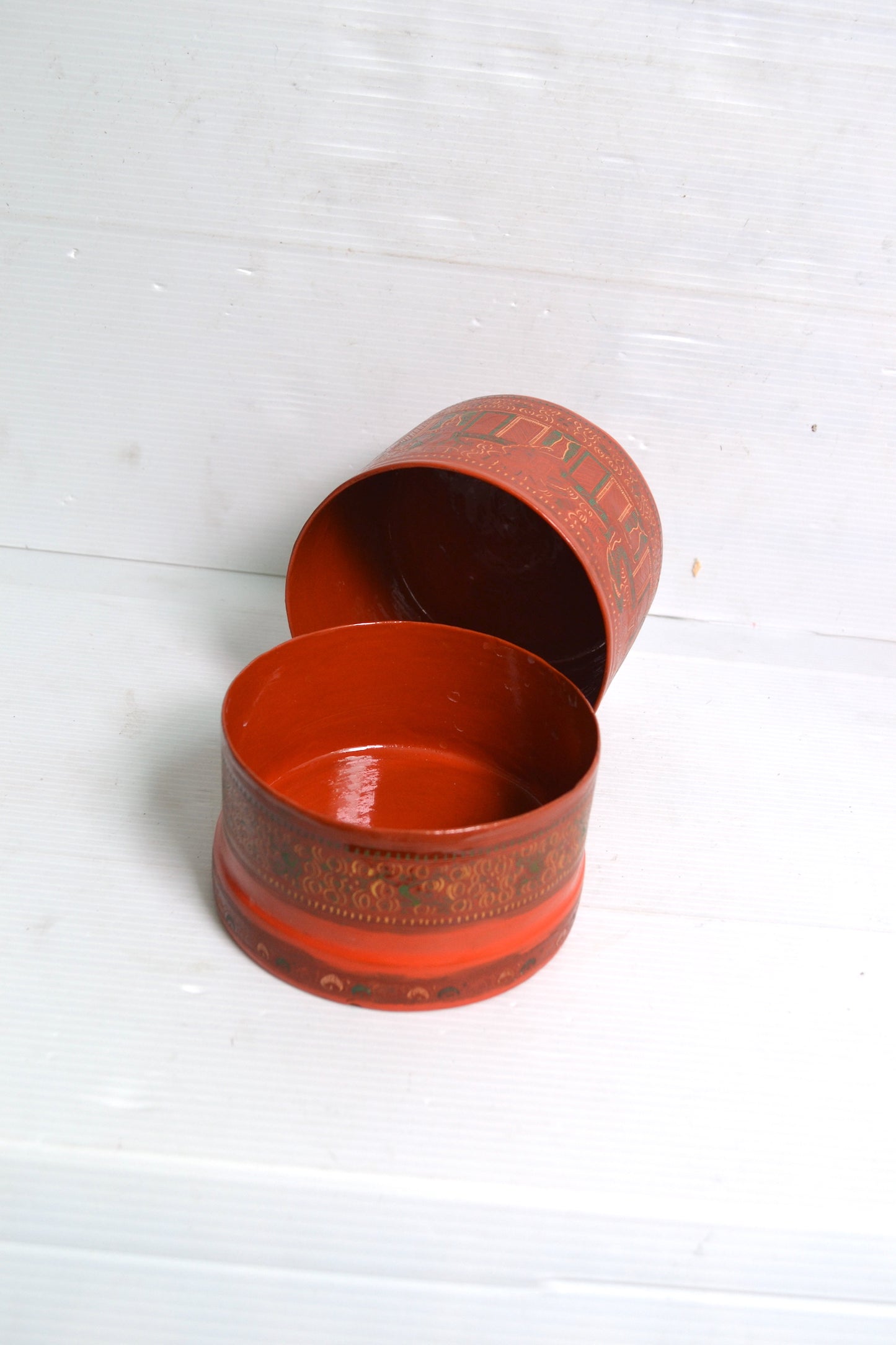 Boîte asiatique en bois laqué
