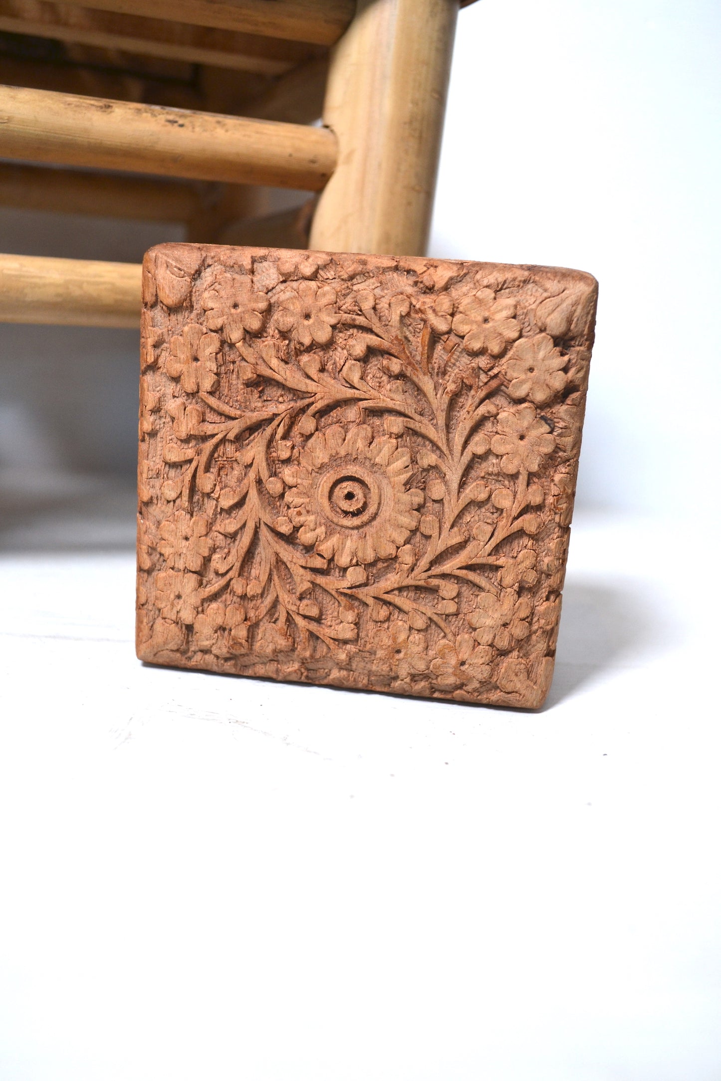 Boite à bijoux indienne en bois sculpté