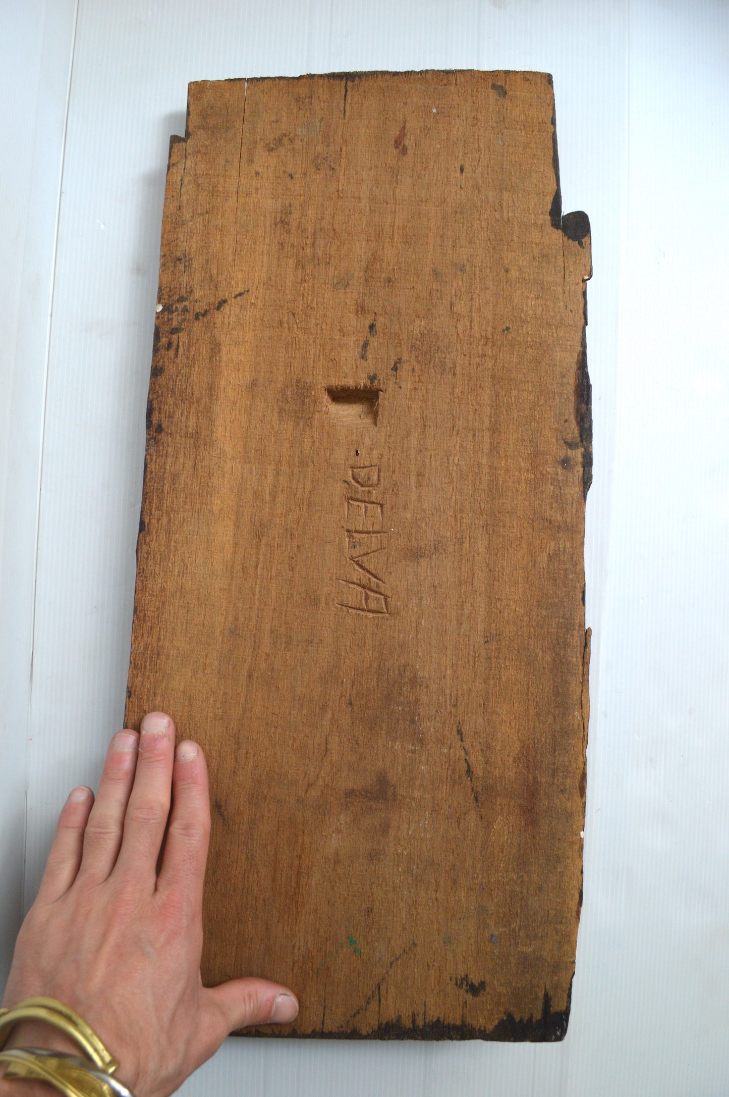 Grande façade en bois sculpté