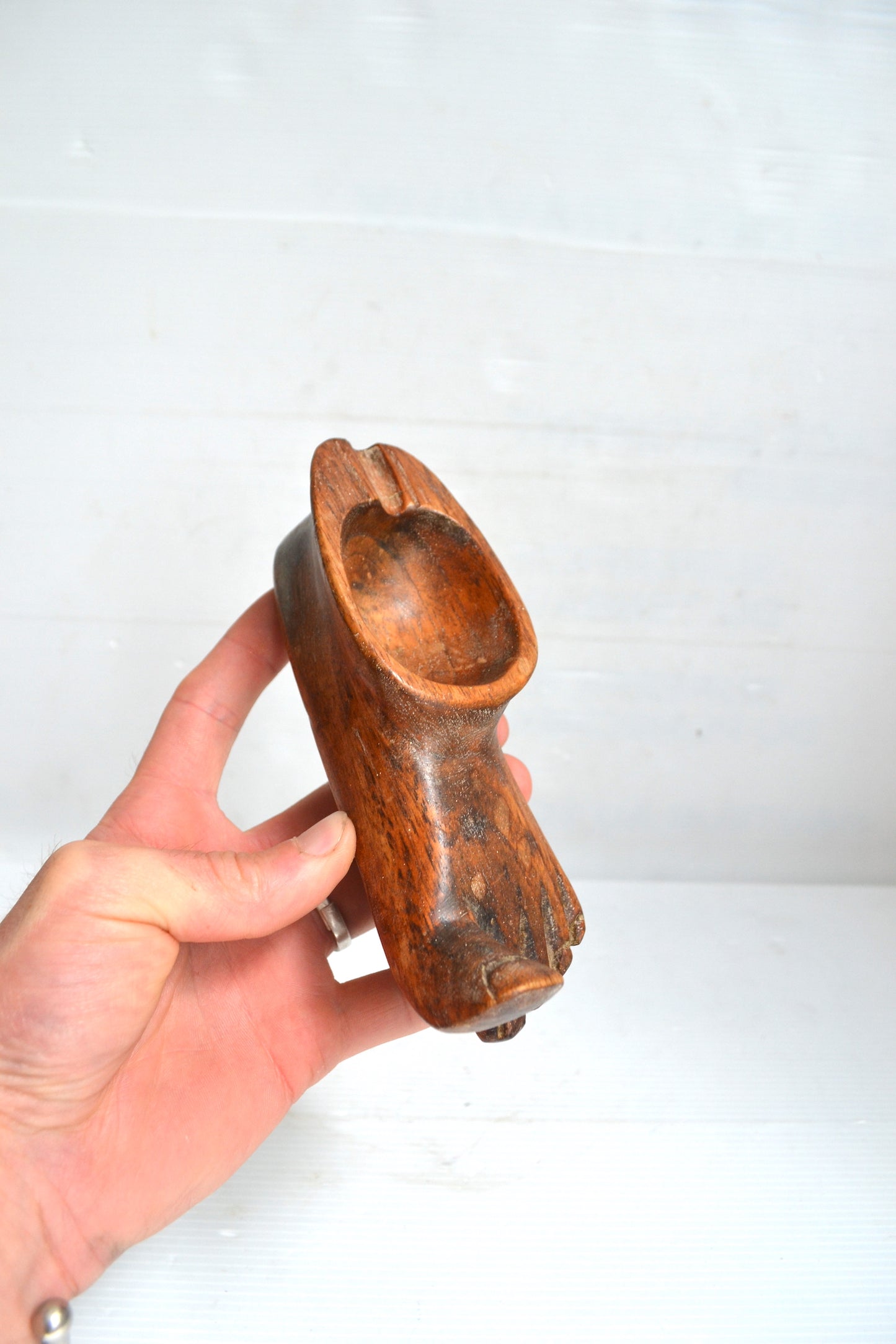 Cendrier pied en bois sculpté