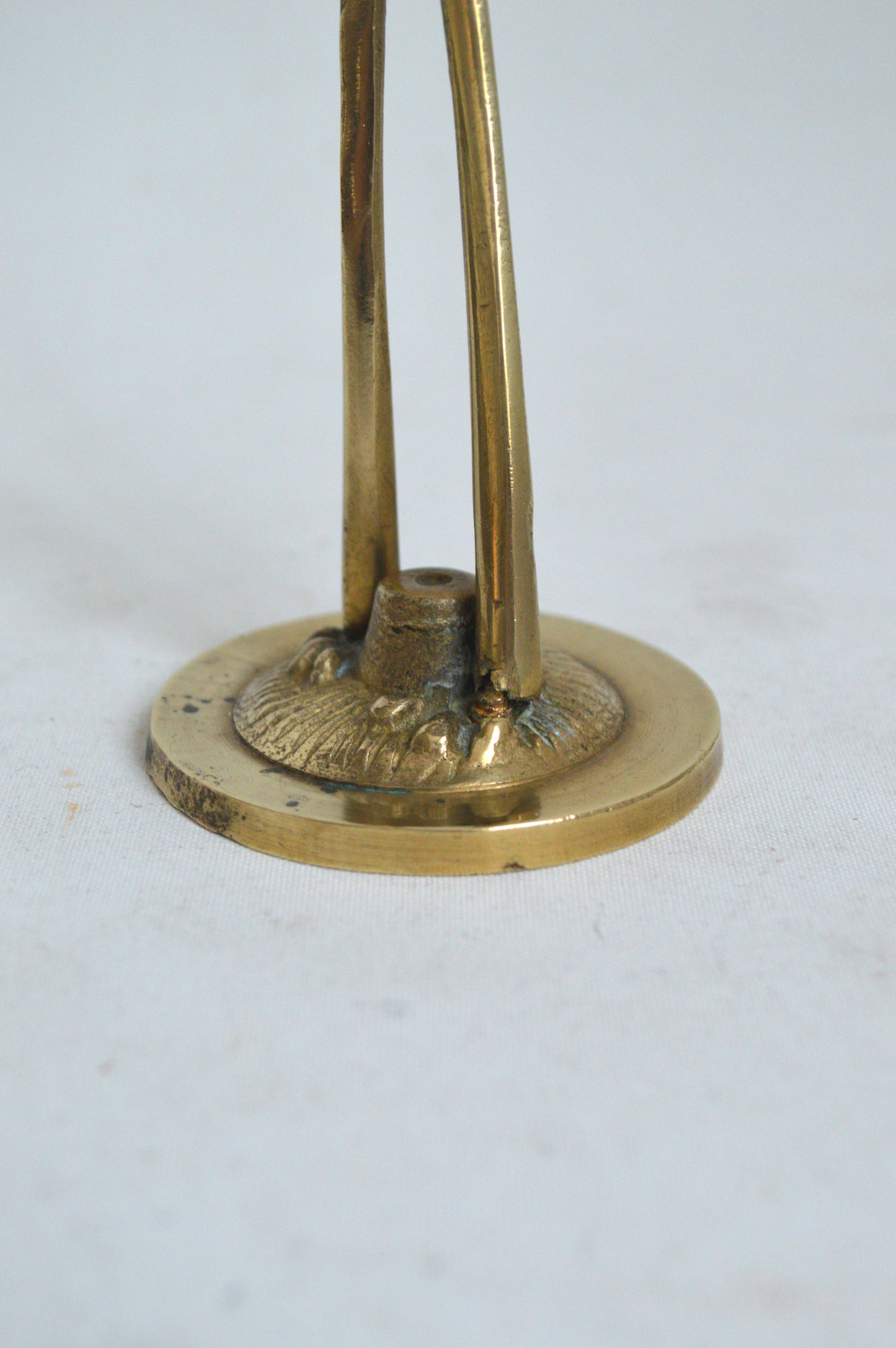 Petit héron en laiton