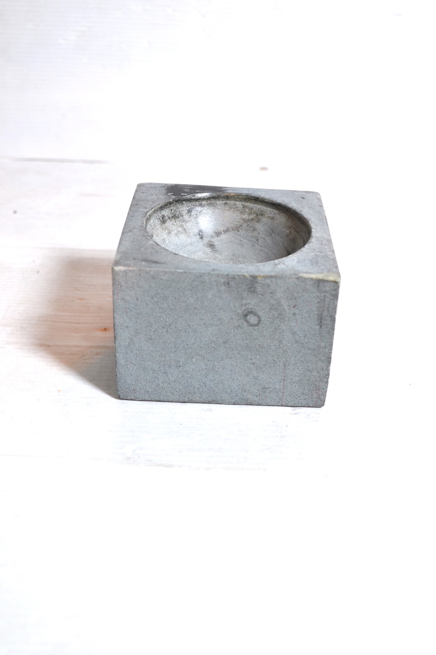 Cendrier design en pierre