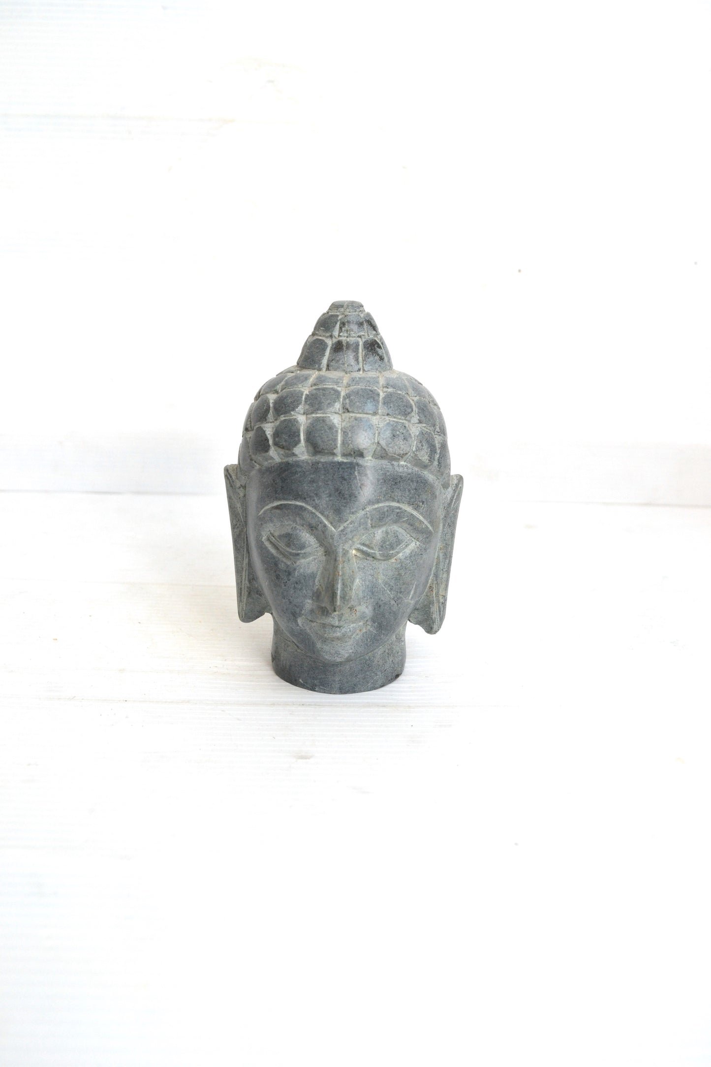Tête de Bouddha en pierre
