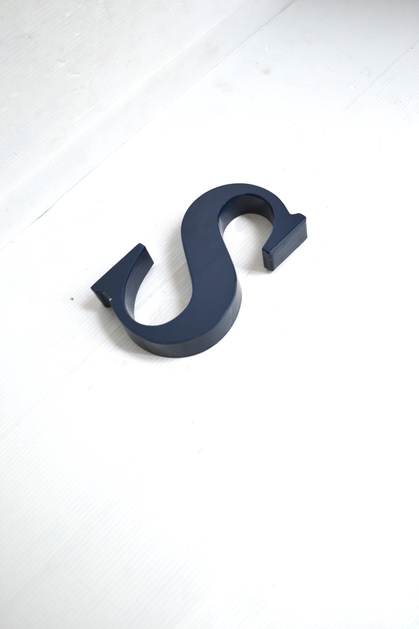 Lettre d'enseigne S
