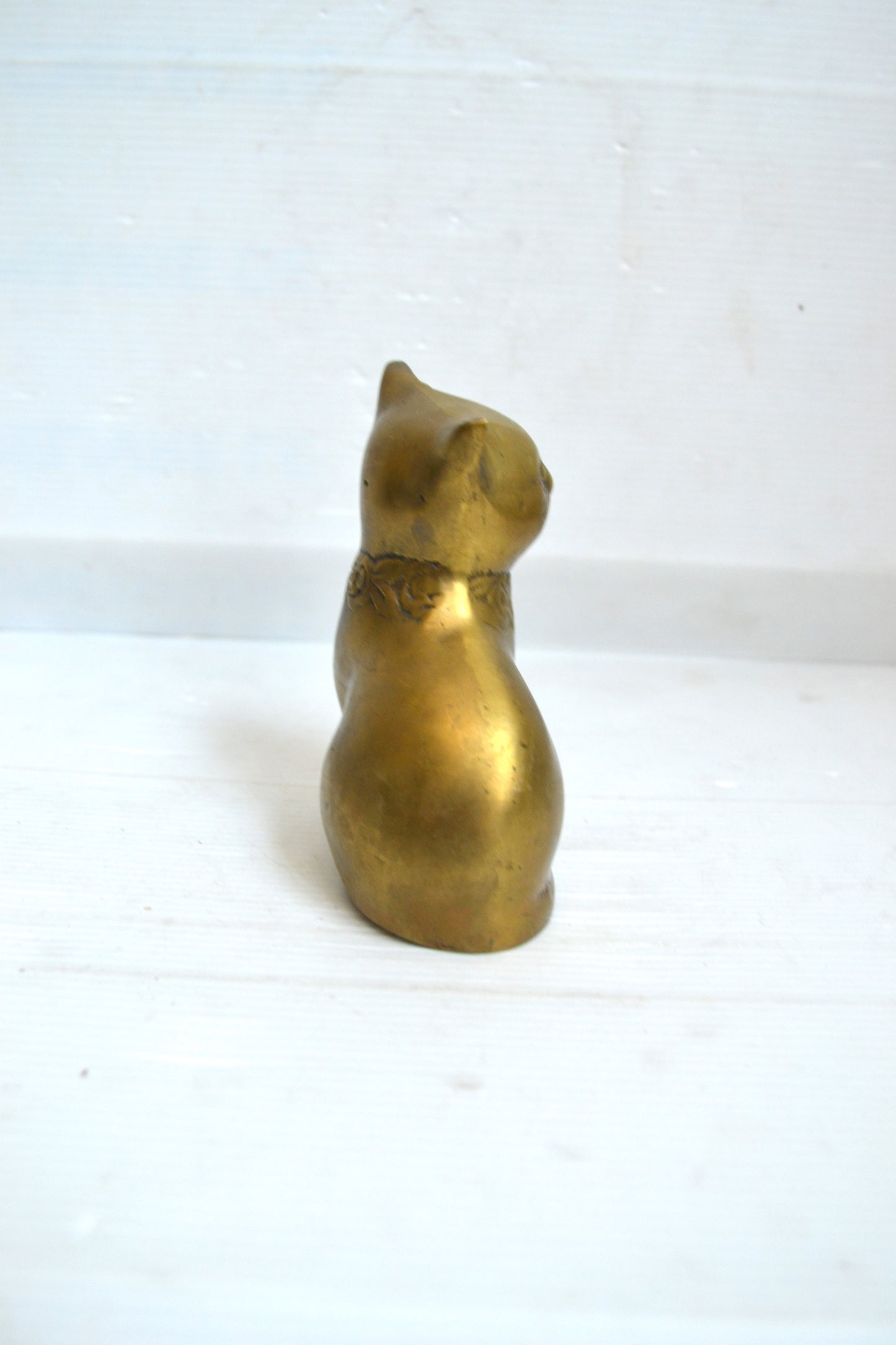 Chat en laiton