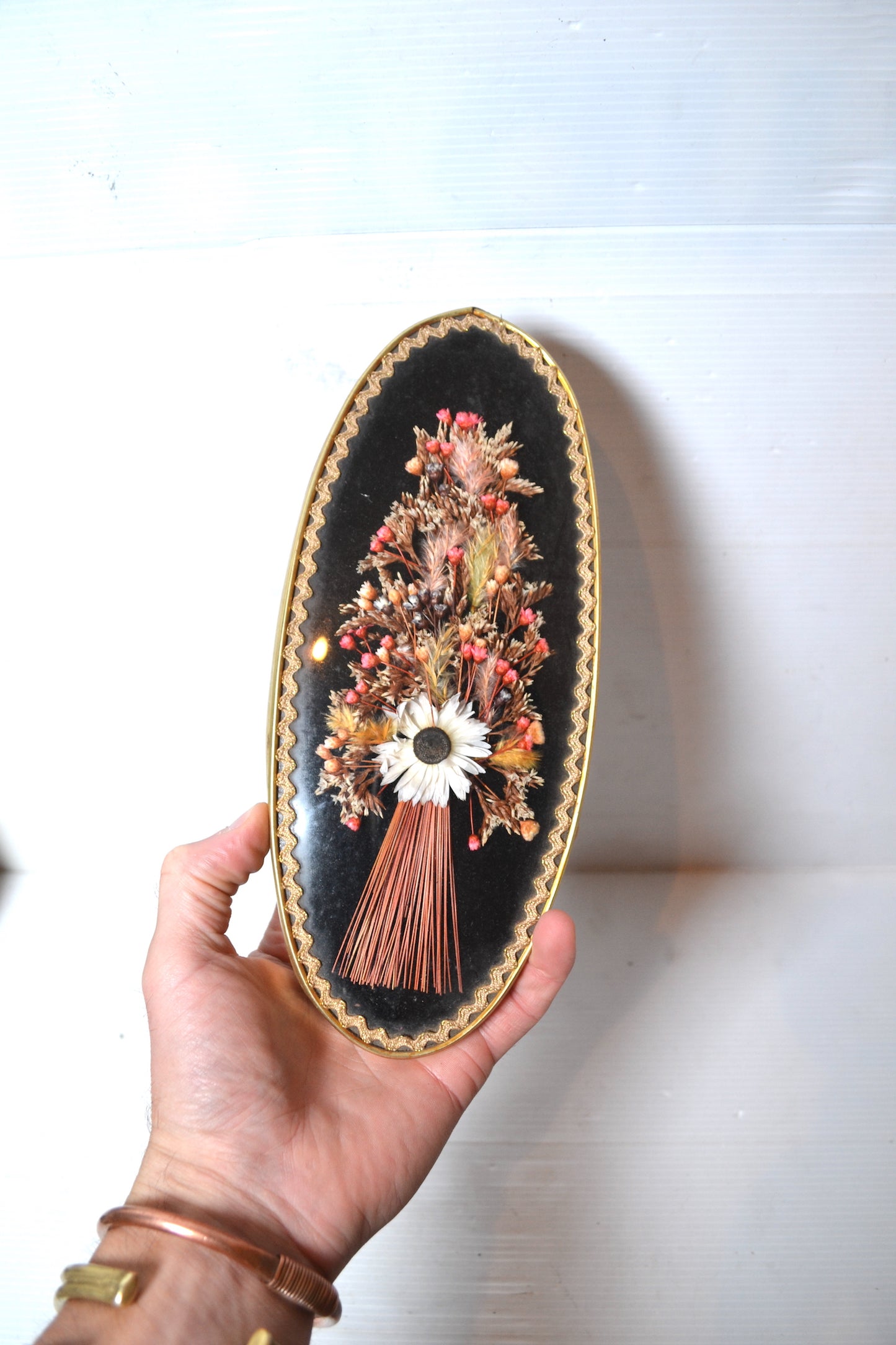 Cadre de fleurs séchées au verre bombé
