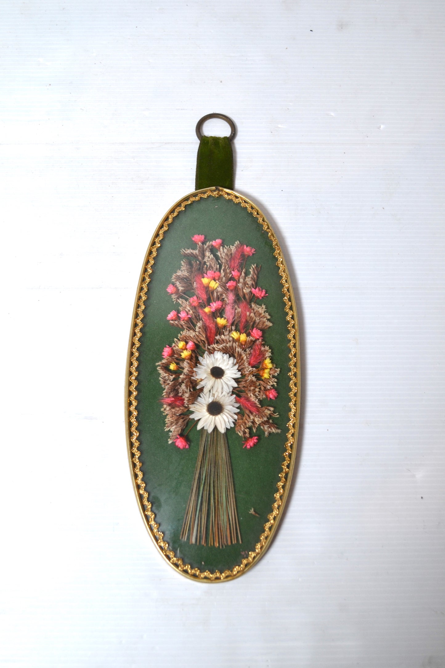 Cadre de fleurs séchées au verre bombé