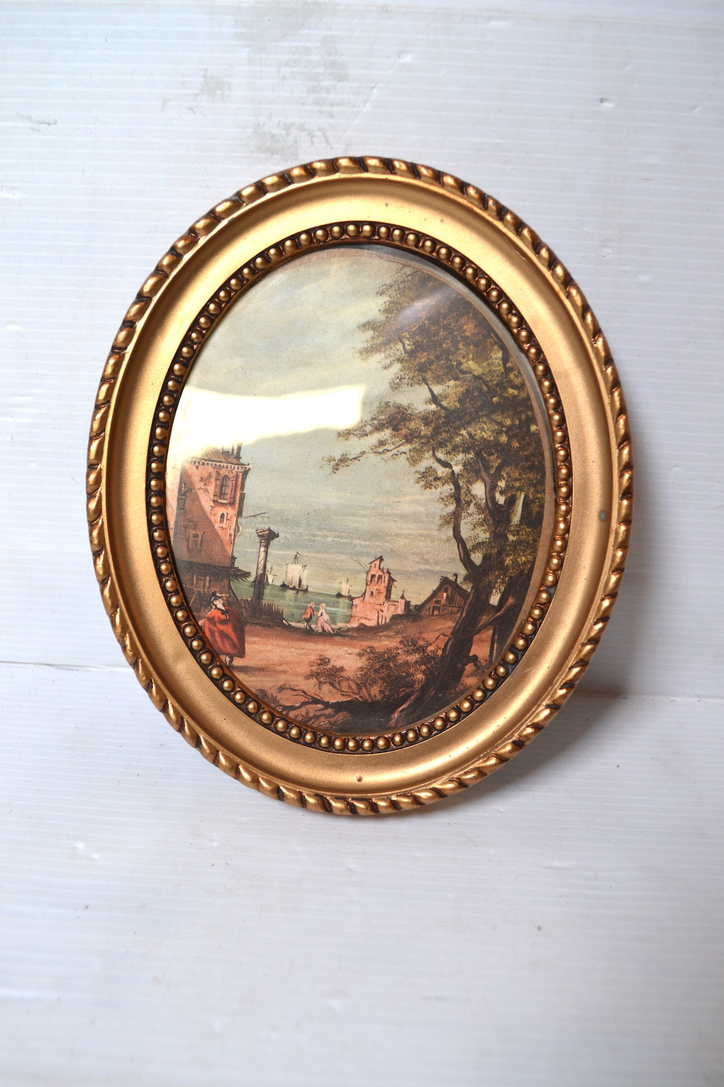 Cadre médaillon doré