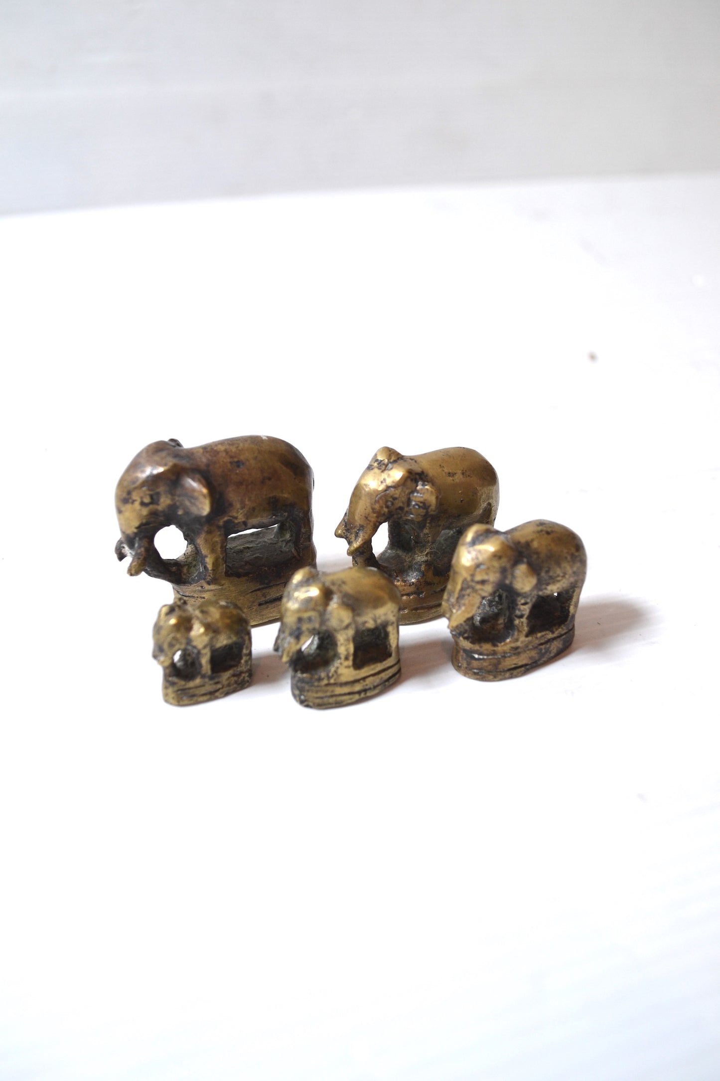 Éléphants miniatures en laiton