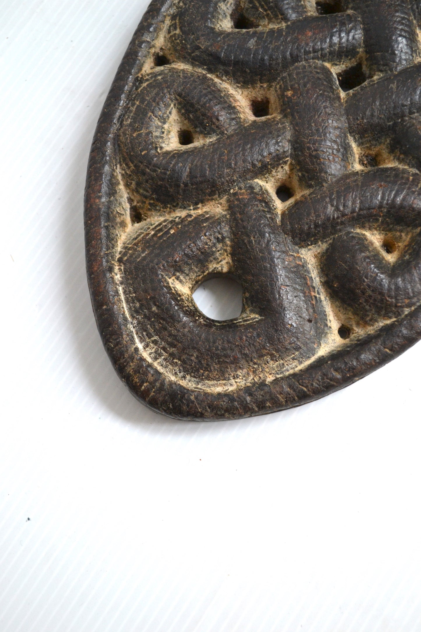 Ornement en bois serpent
