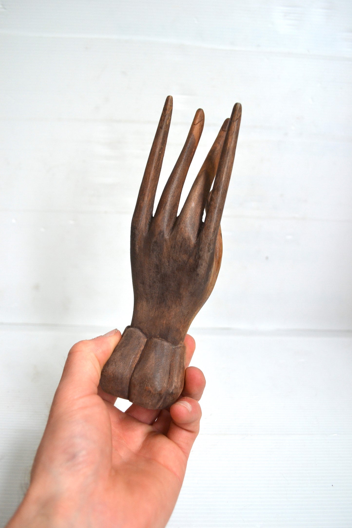 Main de Bouddha en bois
