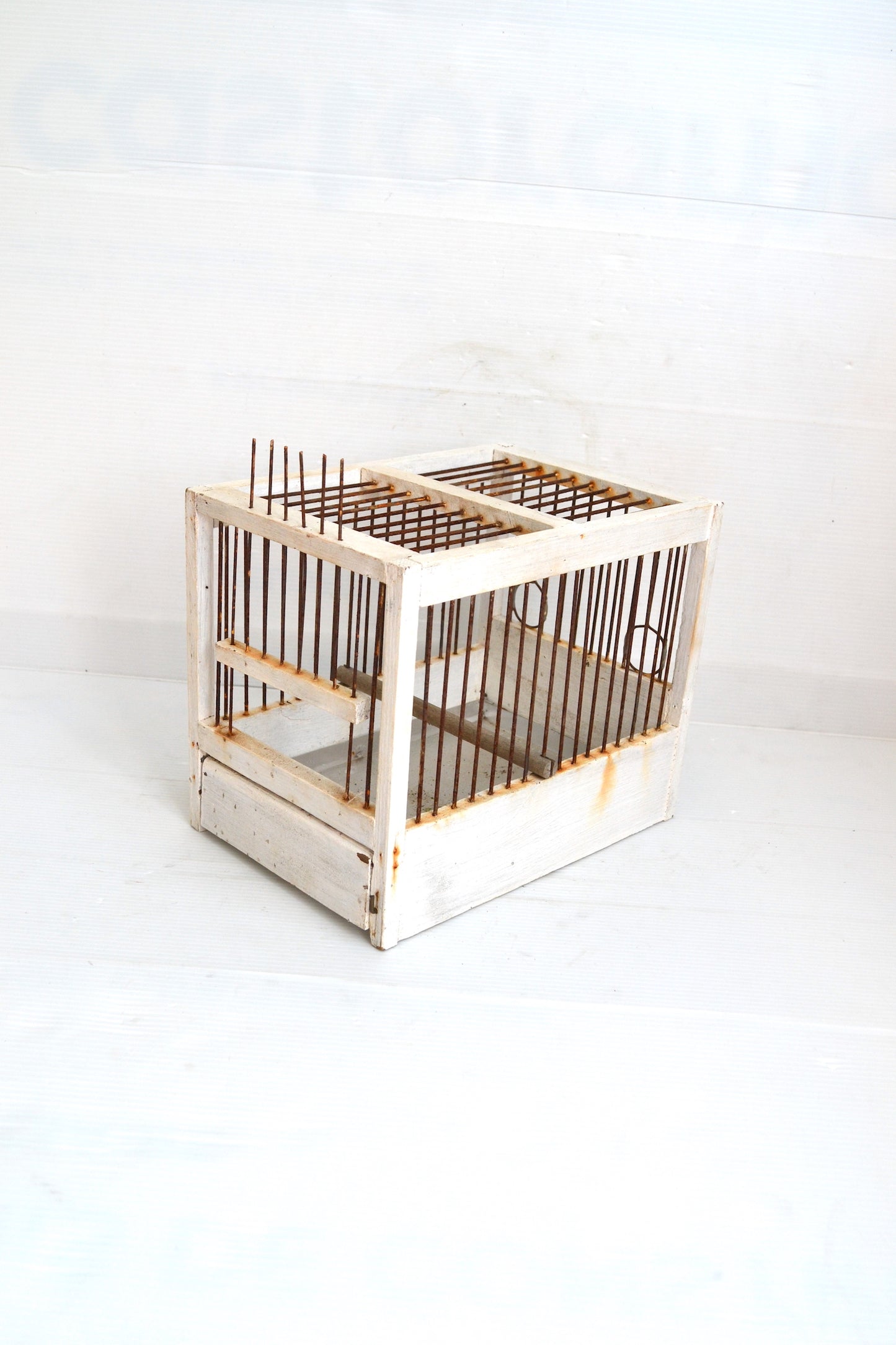 Cage à oiseaux blanche