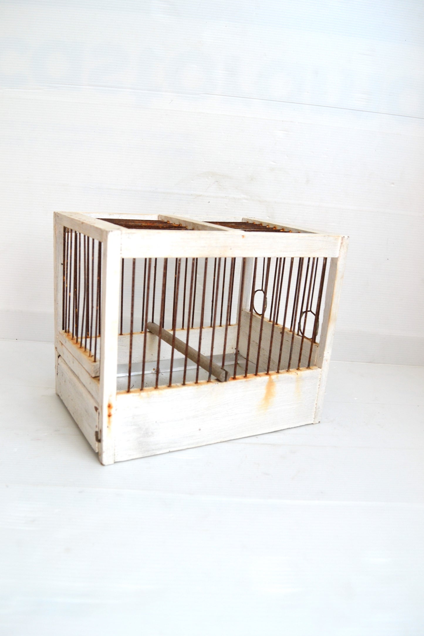 Cage à oiseaux blanche