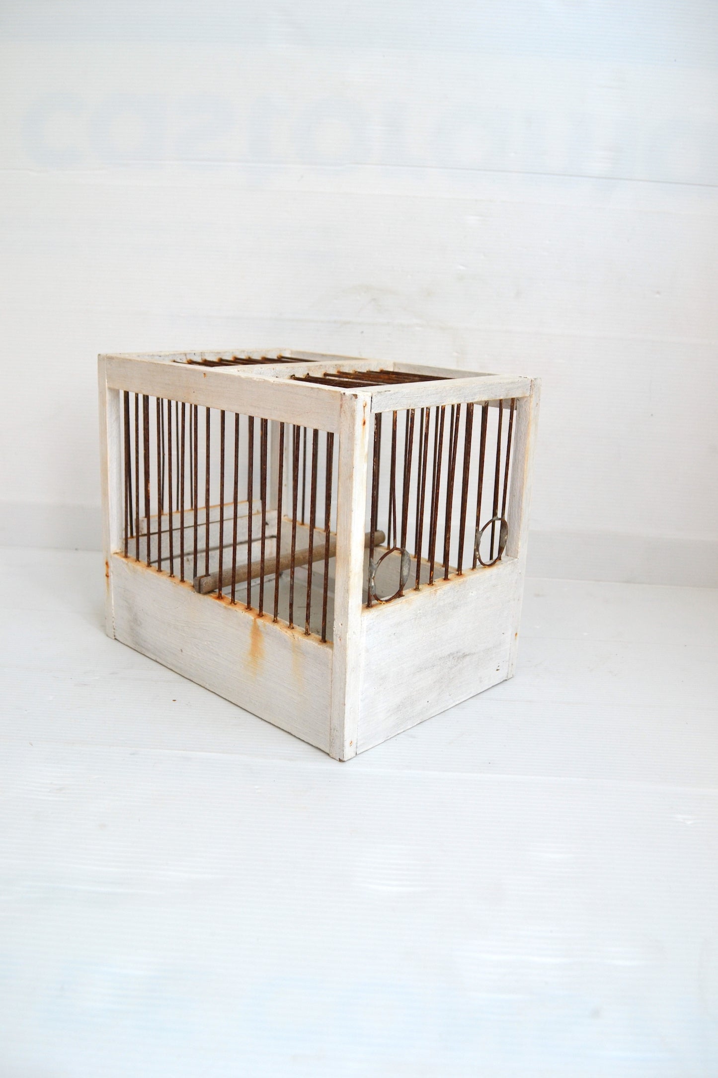 Cage à oiseaux blanche