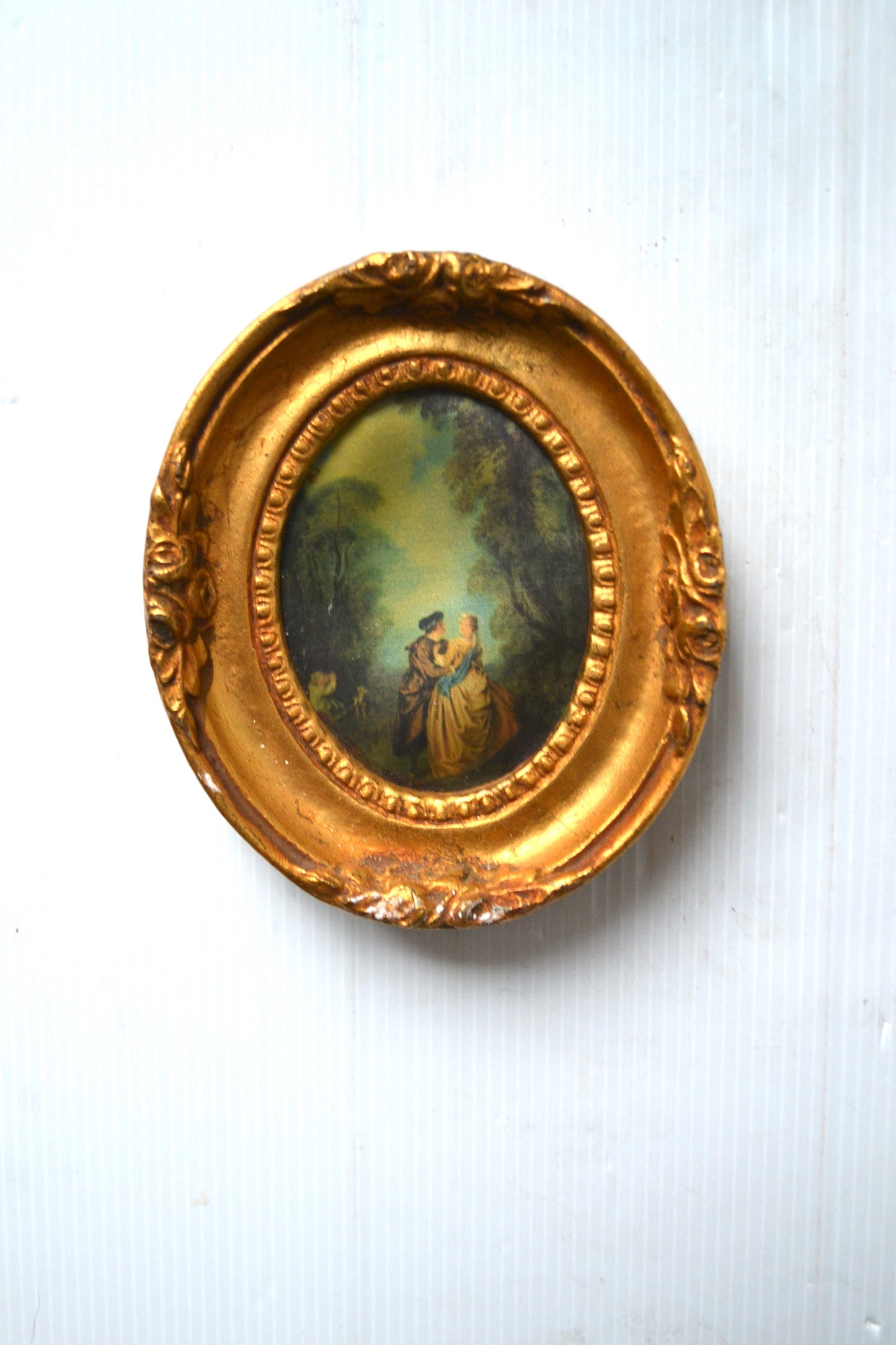 Cadre médaillon doré