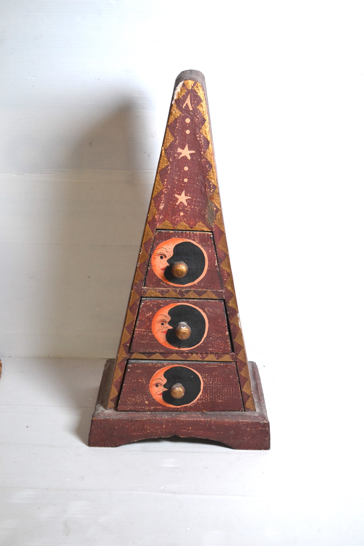 Meuble Pyramide