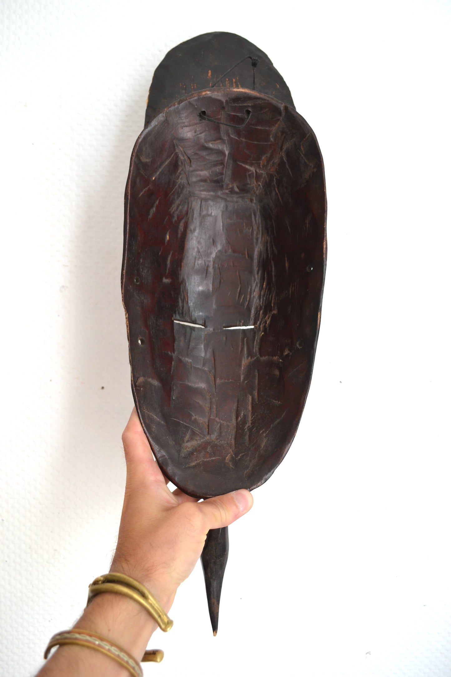 Masque africain en bois sculpté
