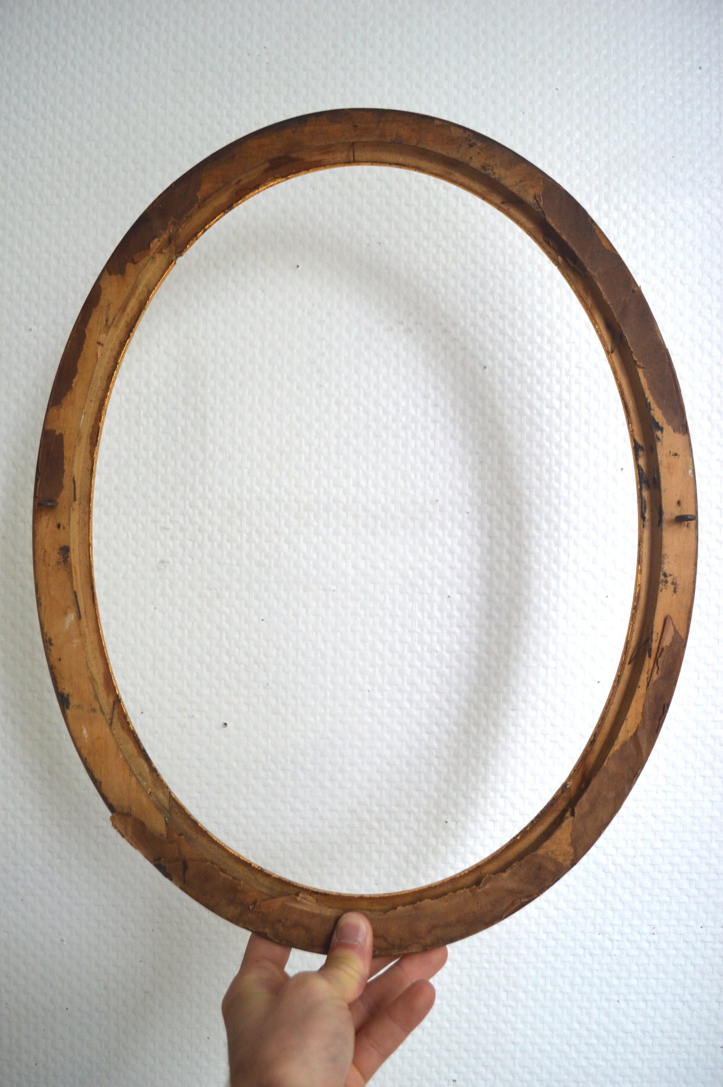 Cadre oval en bois doré