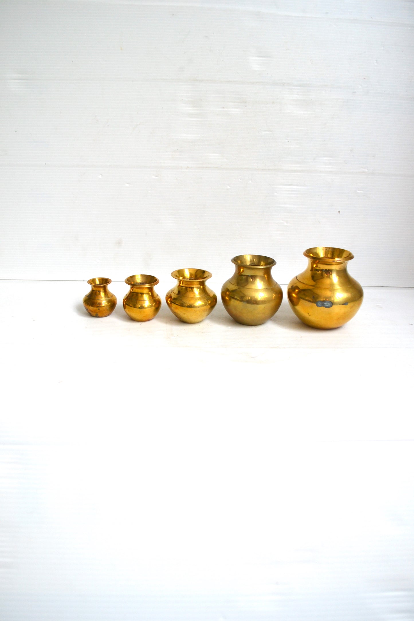 Suite de vases en laiton