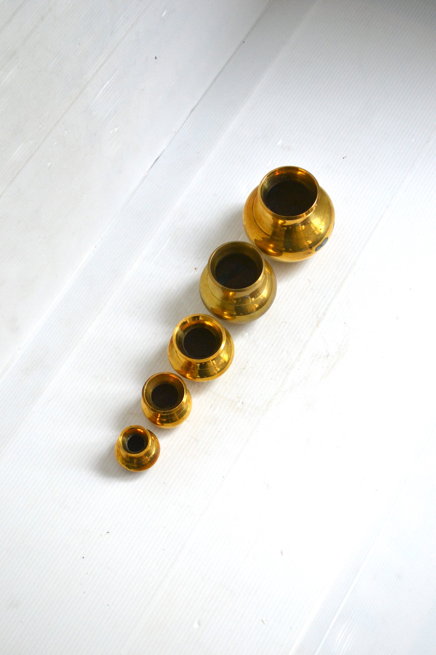Suite de vases en laiton