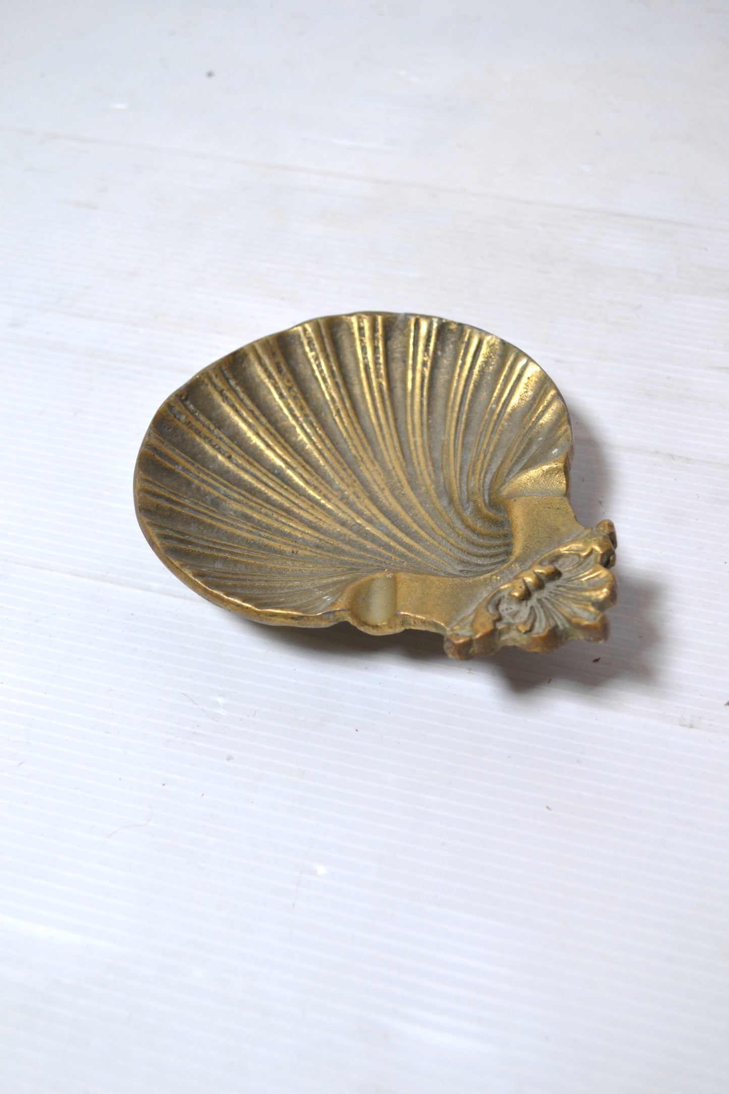 Cendrier coquille Saint-Jacques en laiton