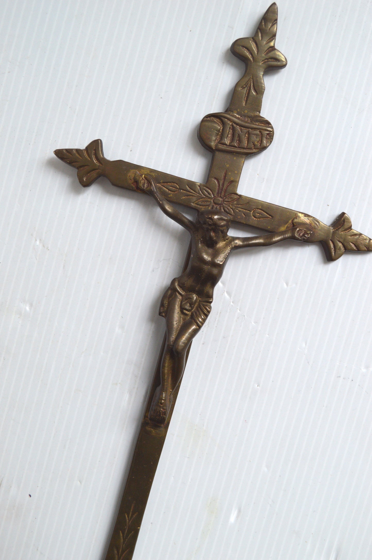 ancien-crucifix-doré