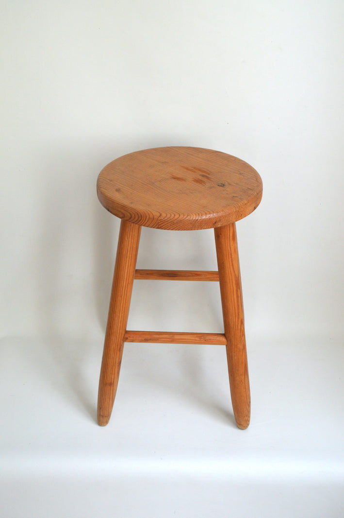 ancien tabouret en pin