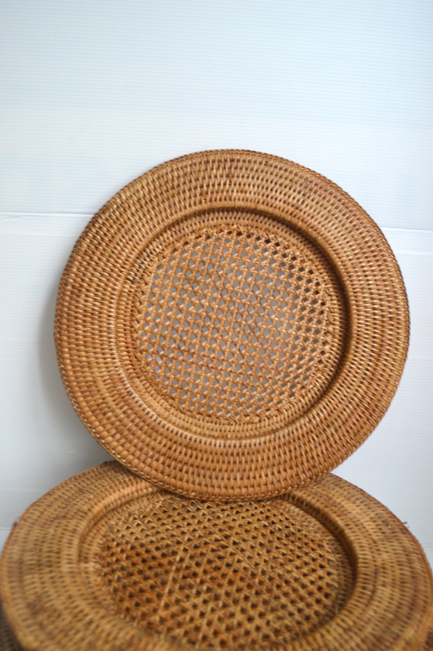 assiettes-en-cannage