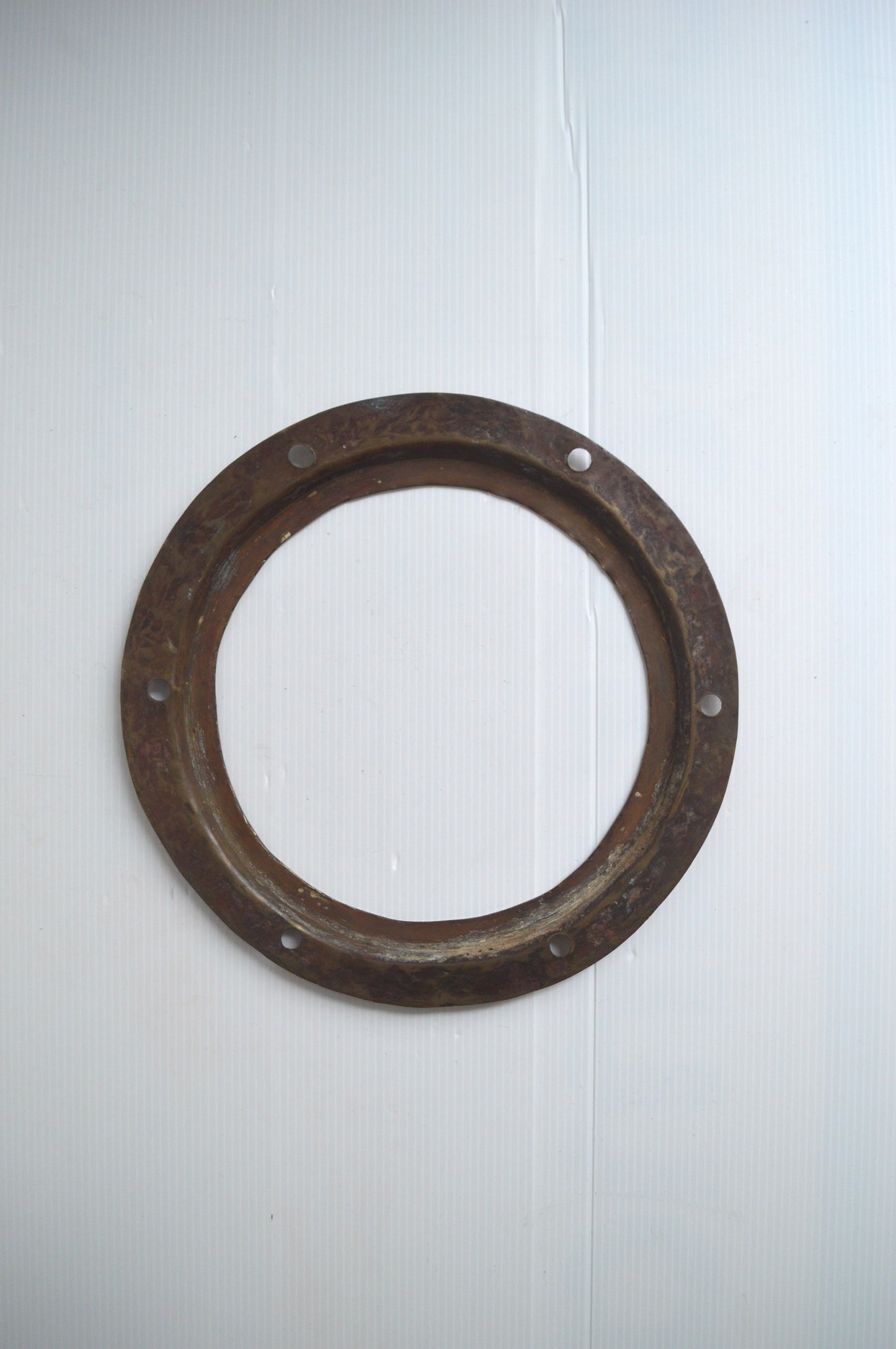 cadre-doré-rond-en-métal