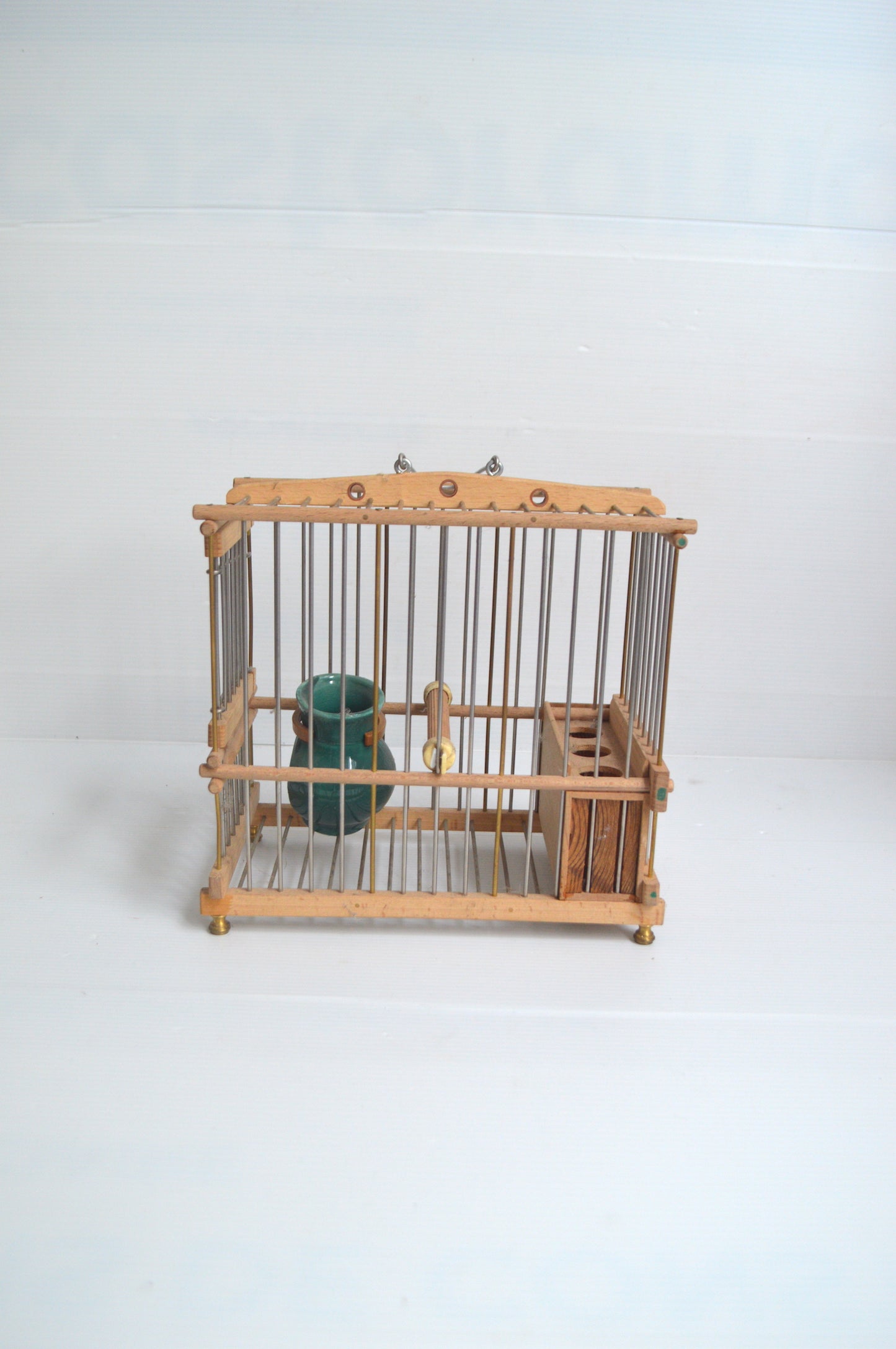 cage-à-oiseau-en-bois