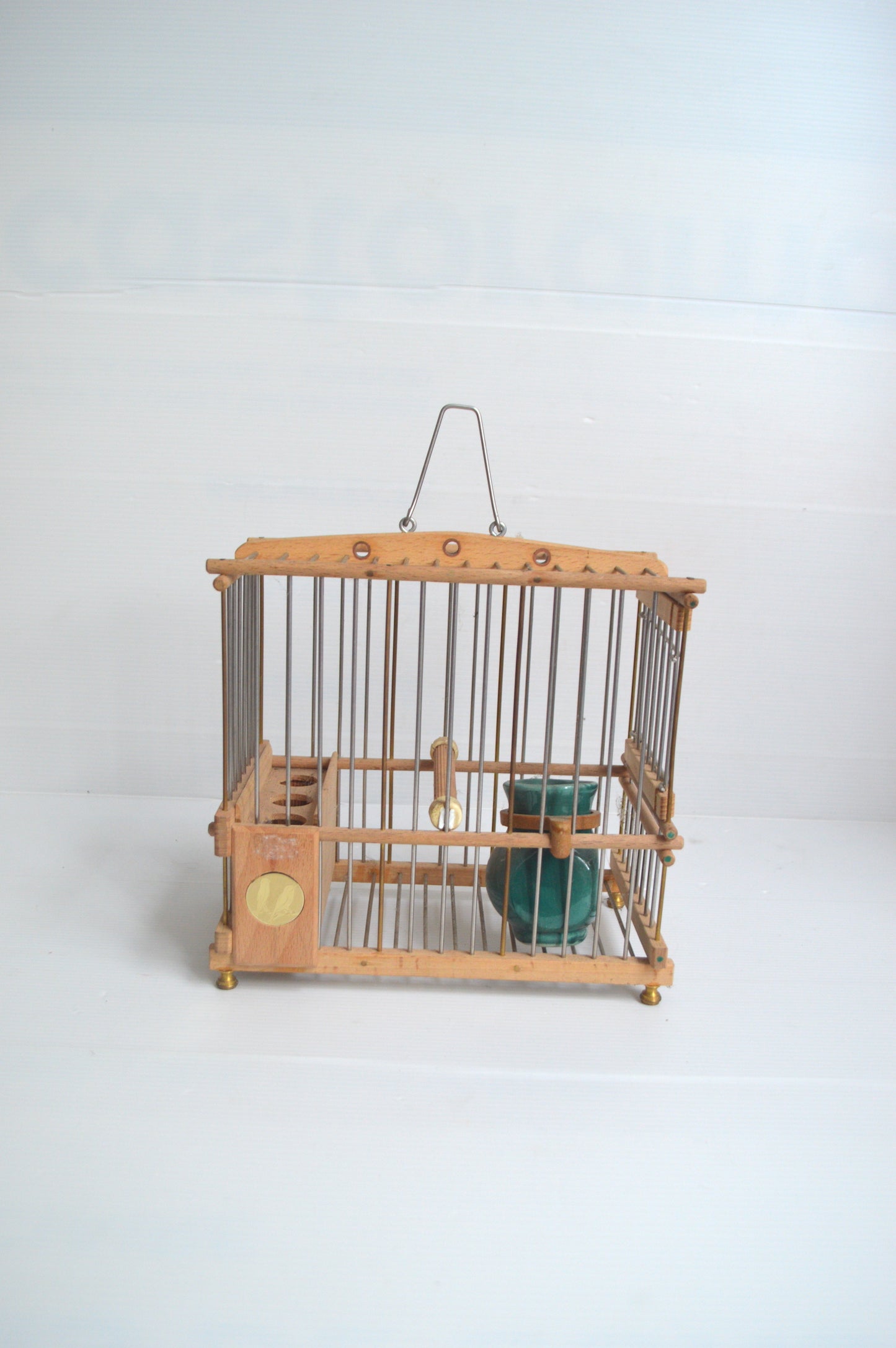 cage-à-oiseaux-en-bois