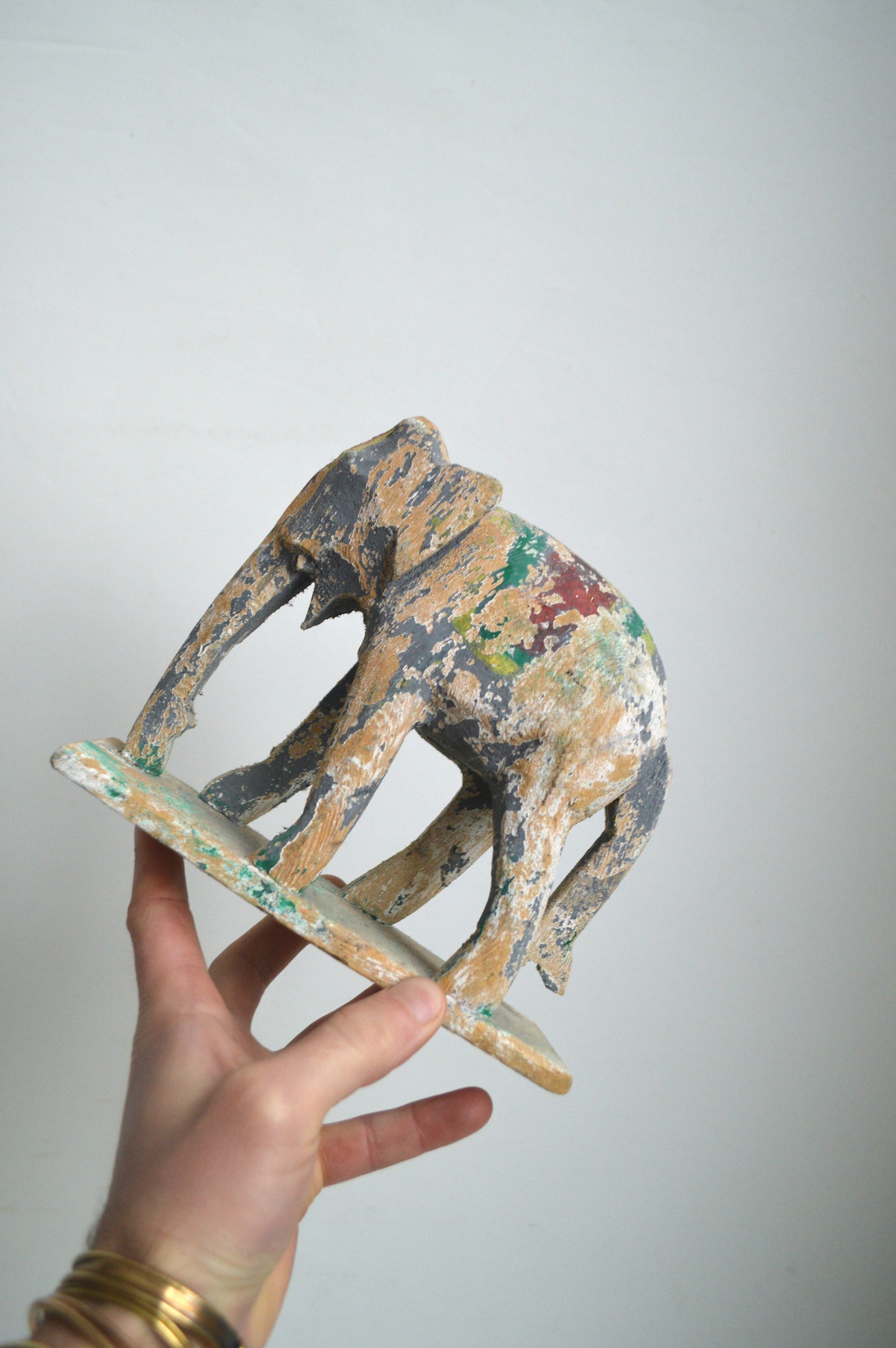 elephant-decoratif-en-bois