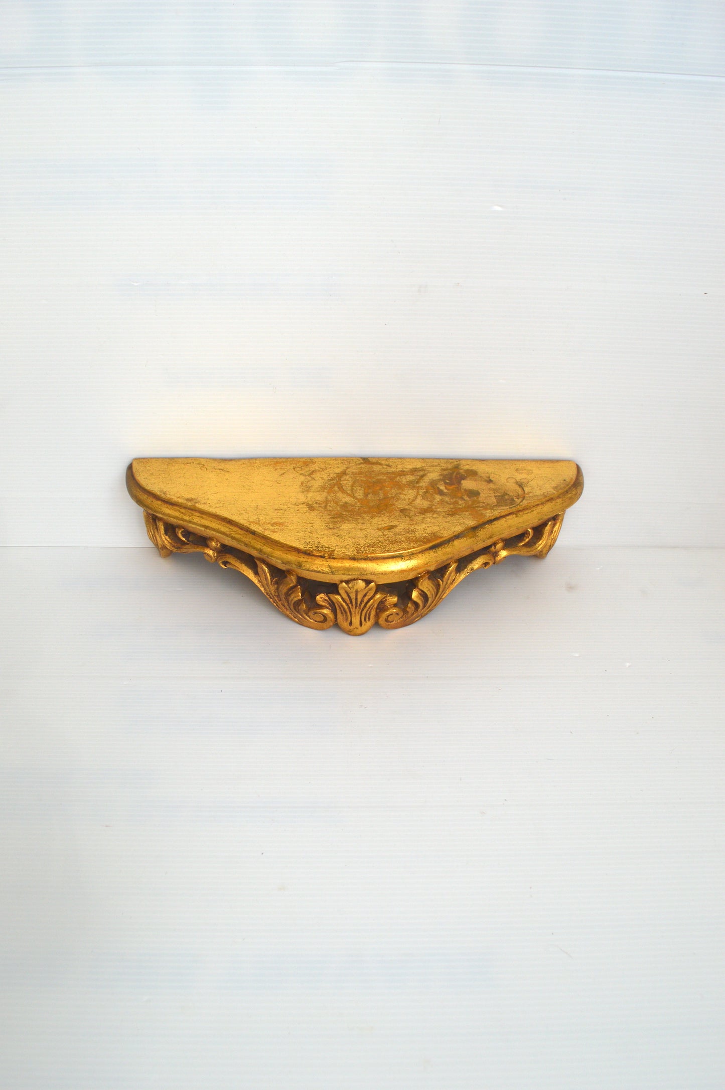 étagère-murale-doree