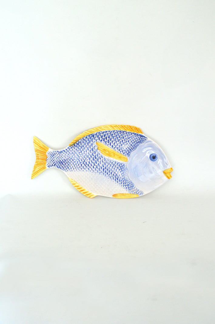 grand plateau en forme de poisson