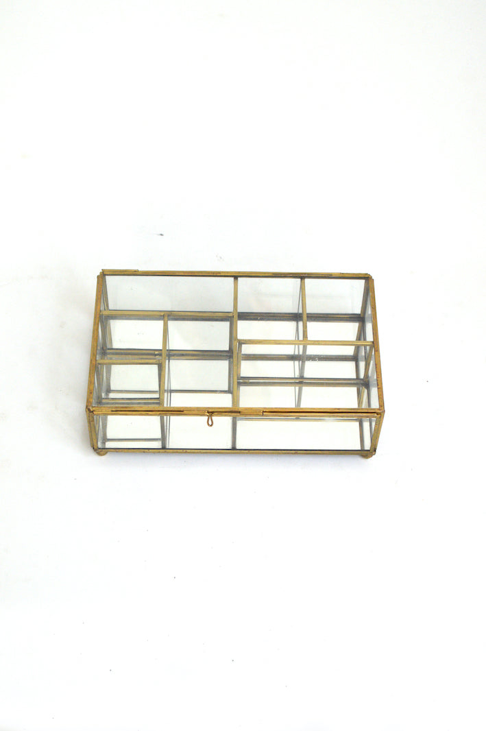 boite à bijoux dorée et transparente