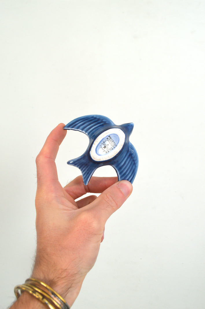 Petite hirondelle en porcelaine