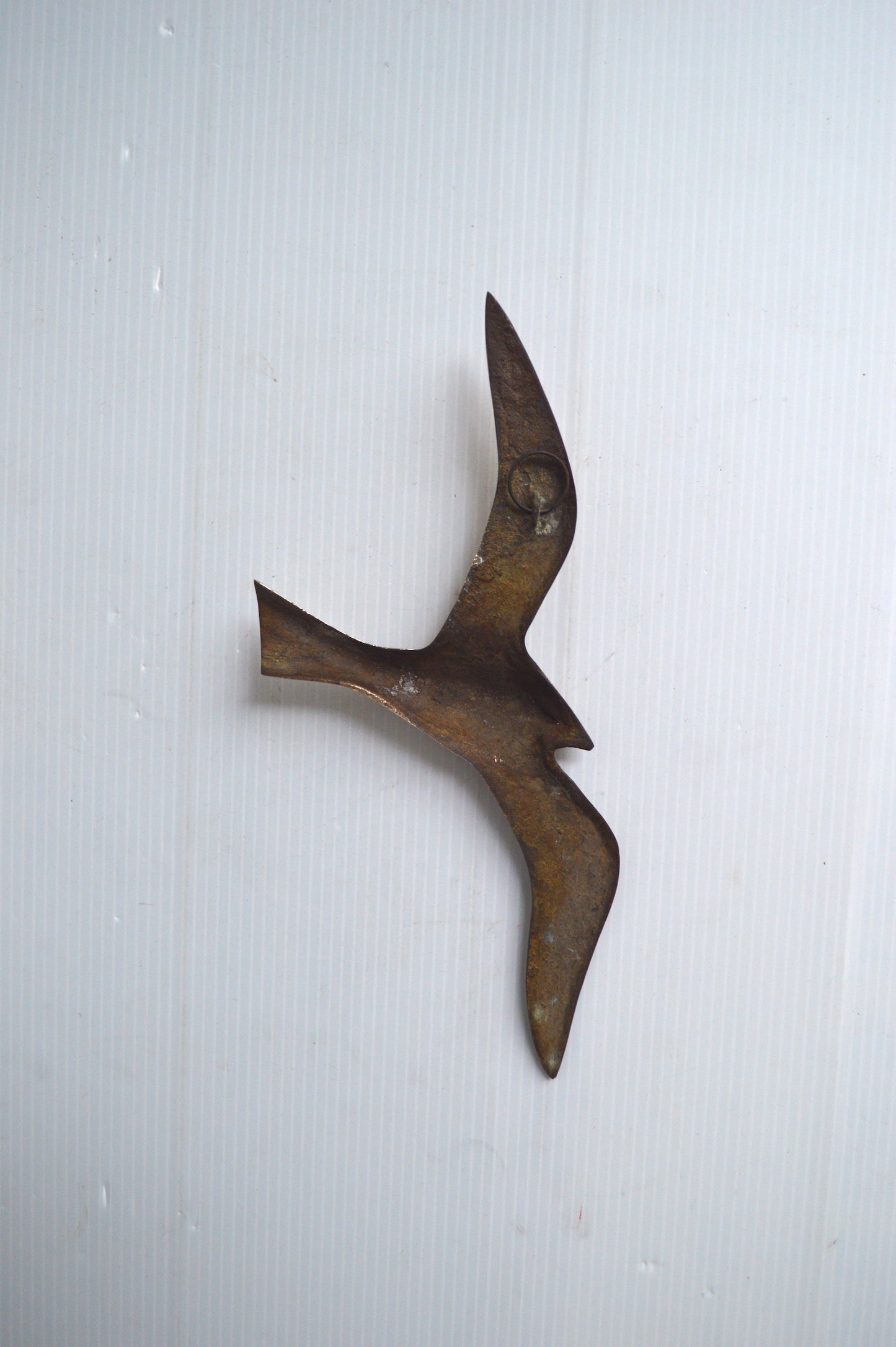 hirondelle-en-métal-doré