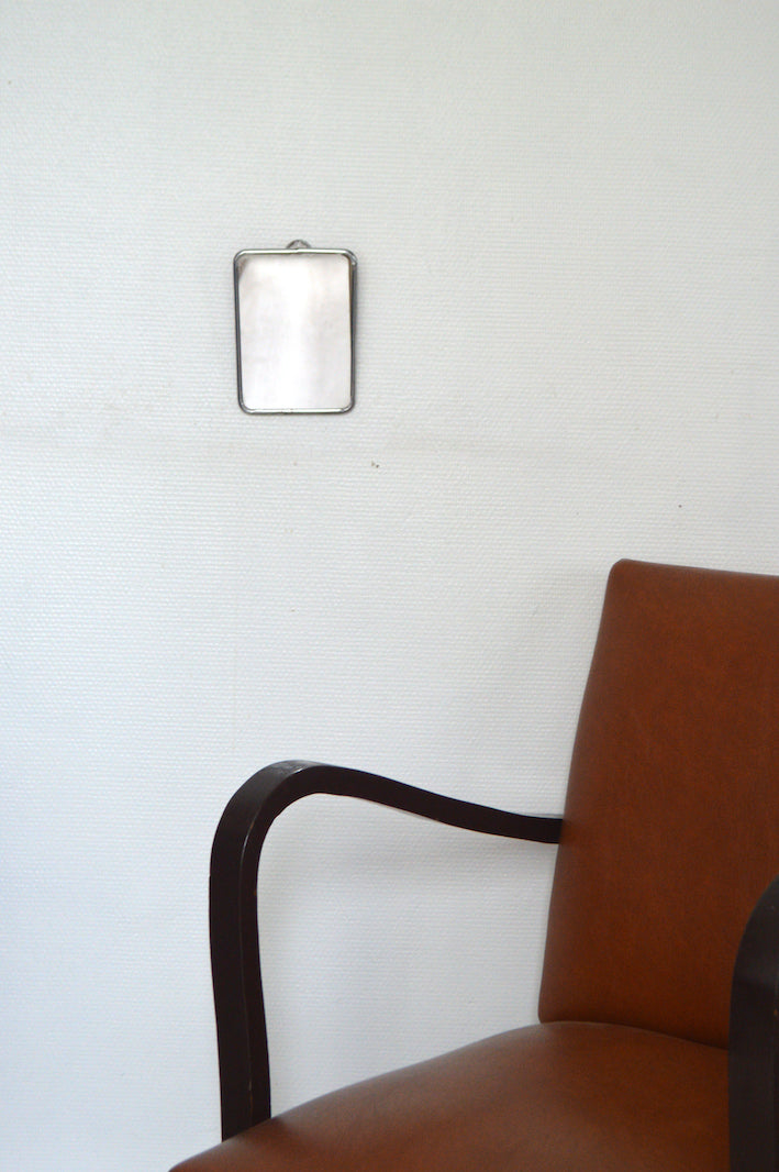Petit miroir de barbier