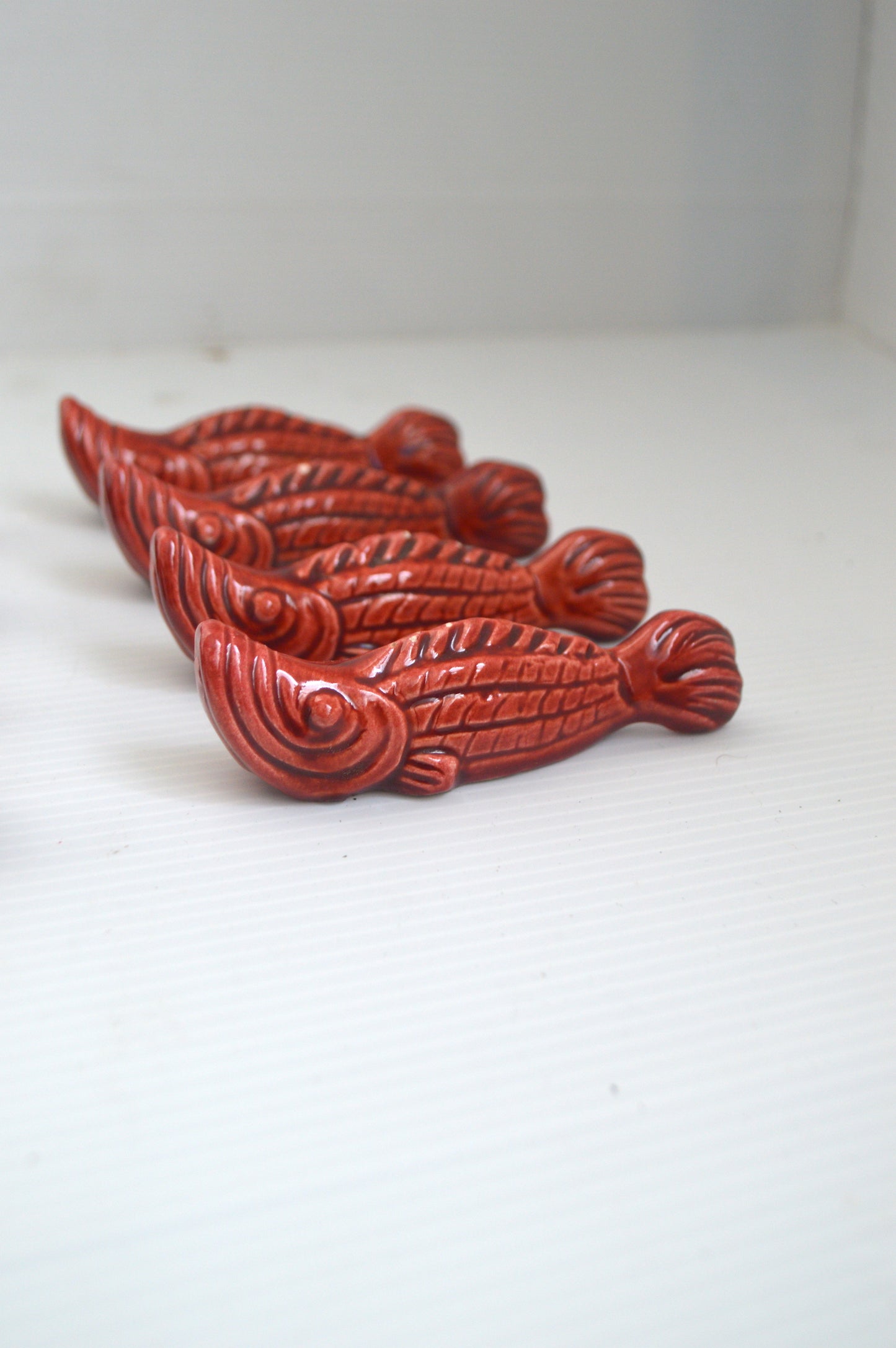 Repose-couteaux Poissons en barbotine