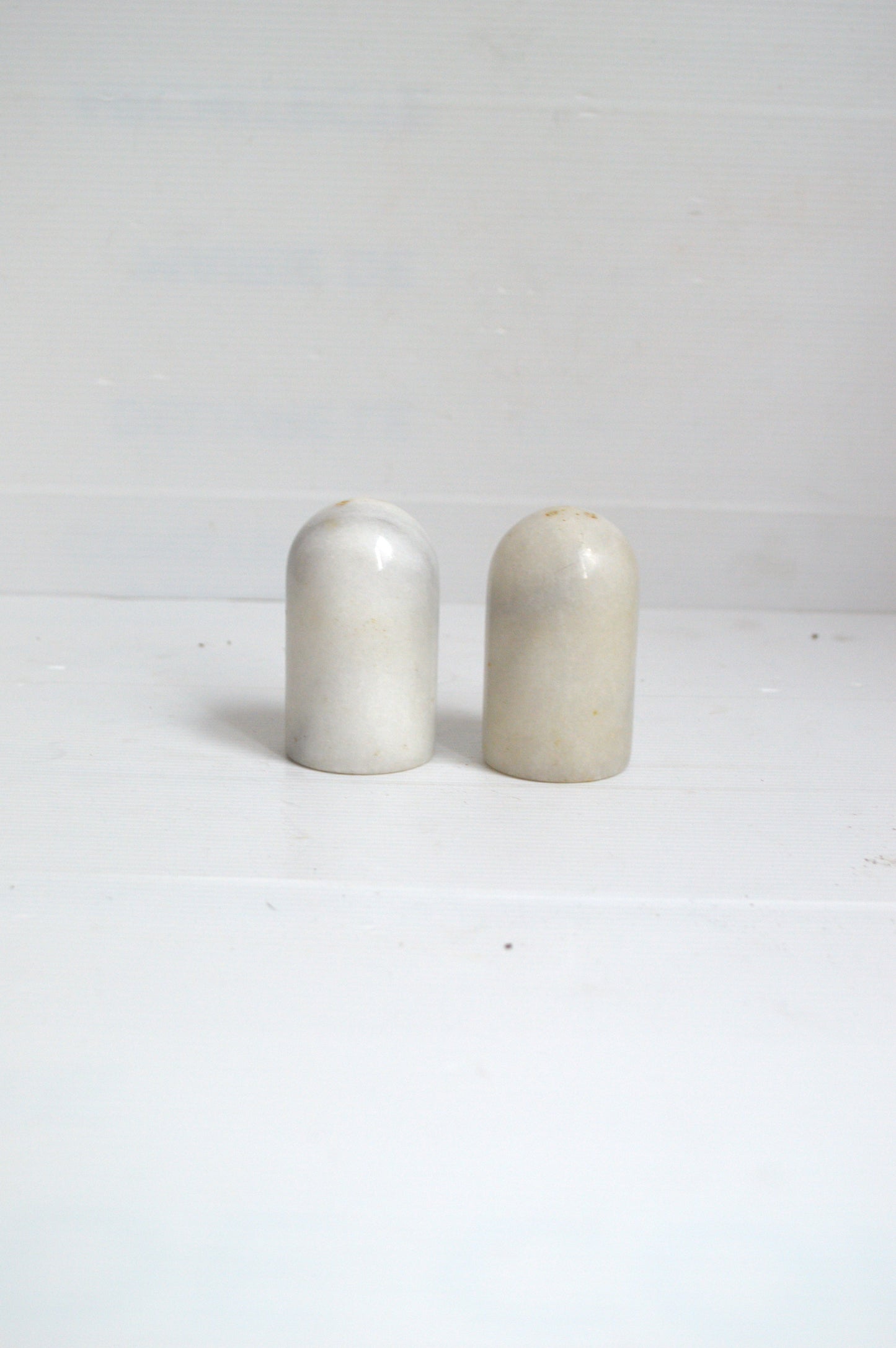 Salière et poivrière en marbre