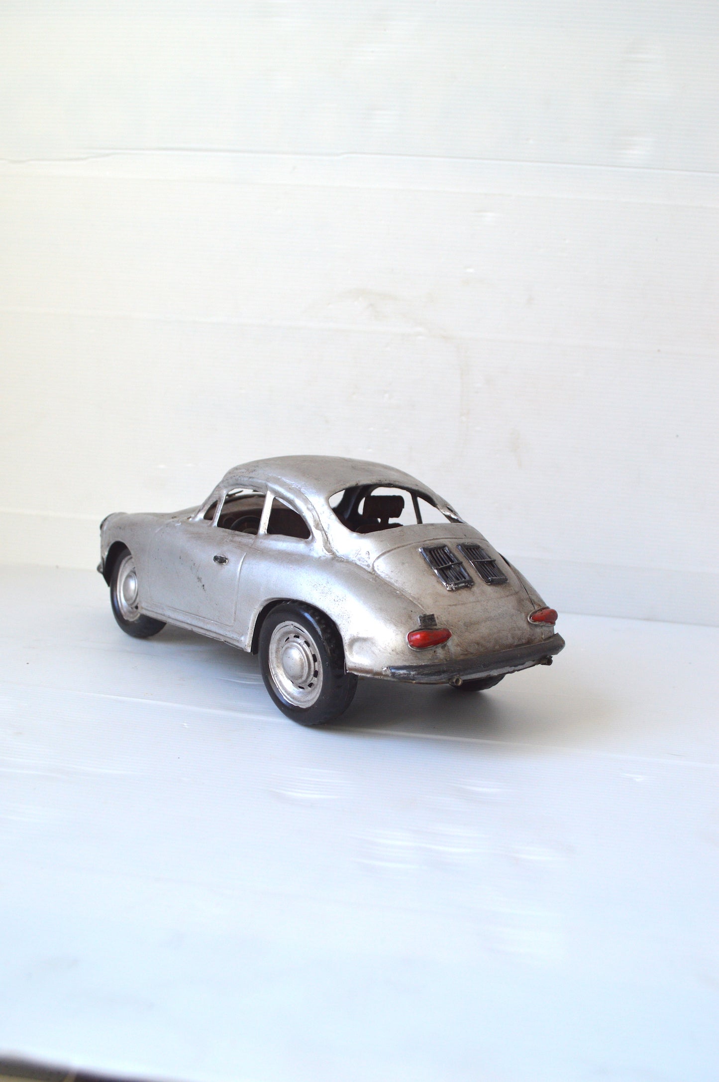 porsche-decorative-en-metal