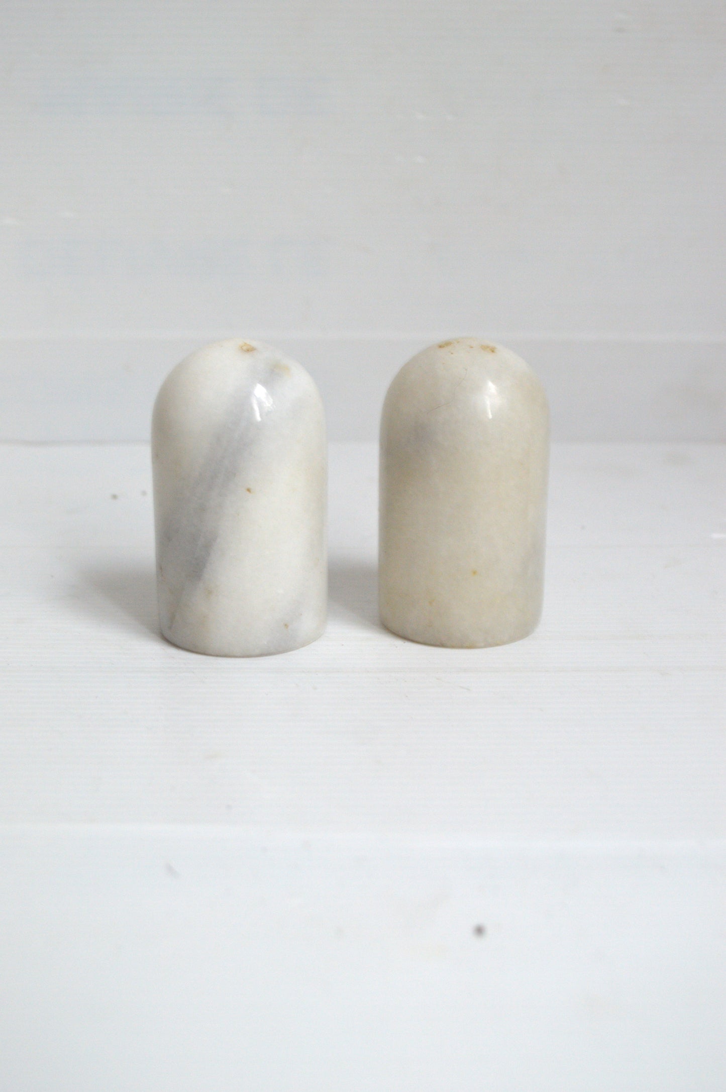 Salière et poivrière en marbre