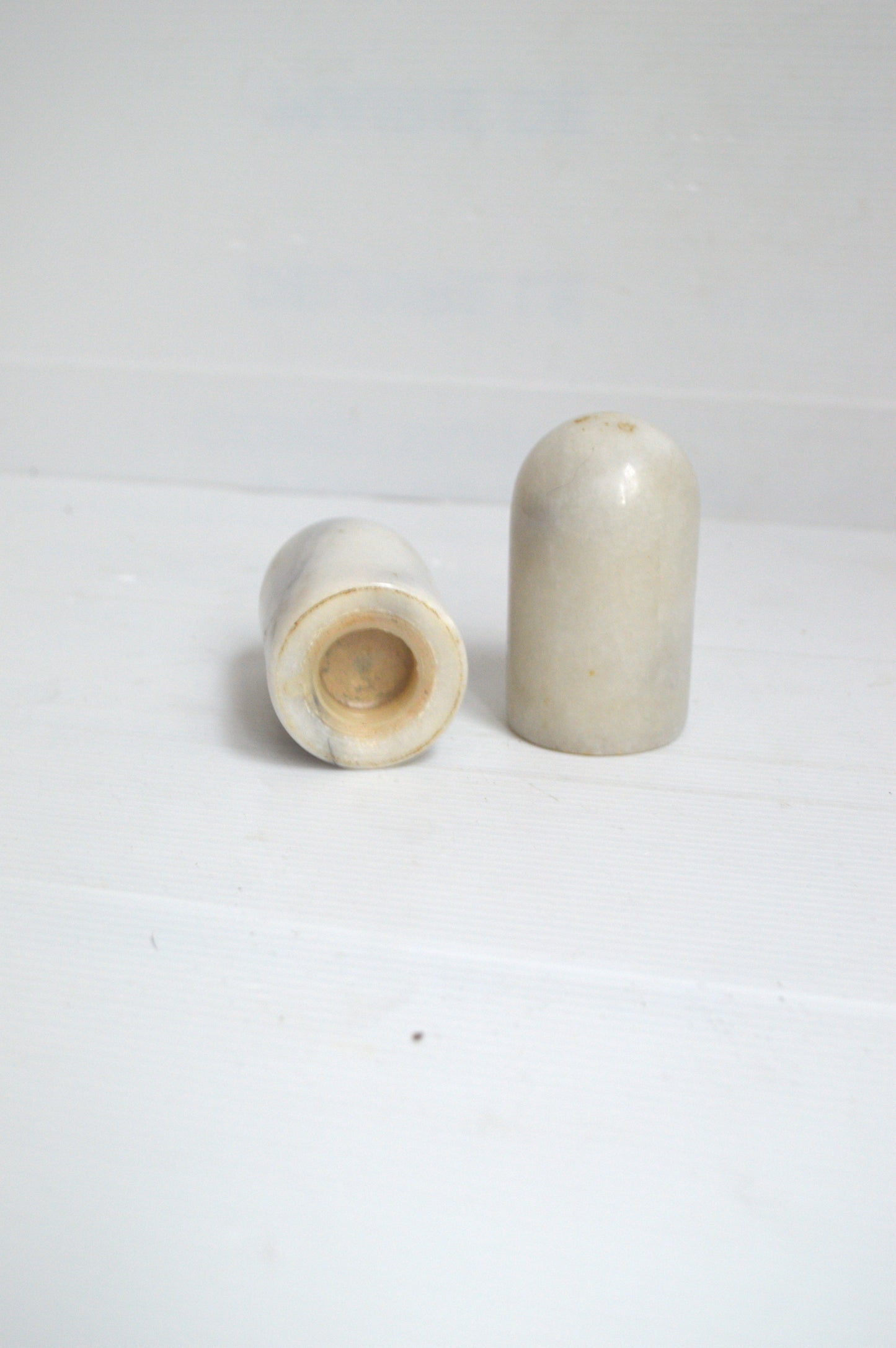 Salière et poivrière en marbre